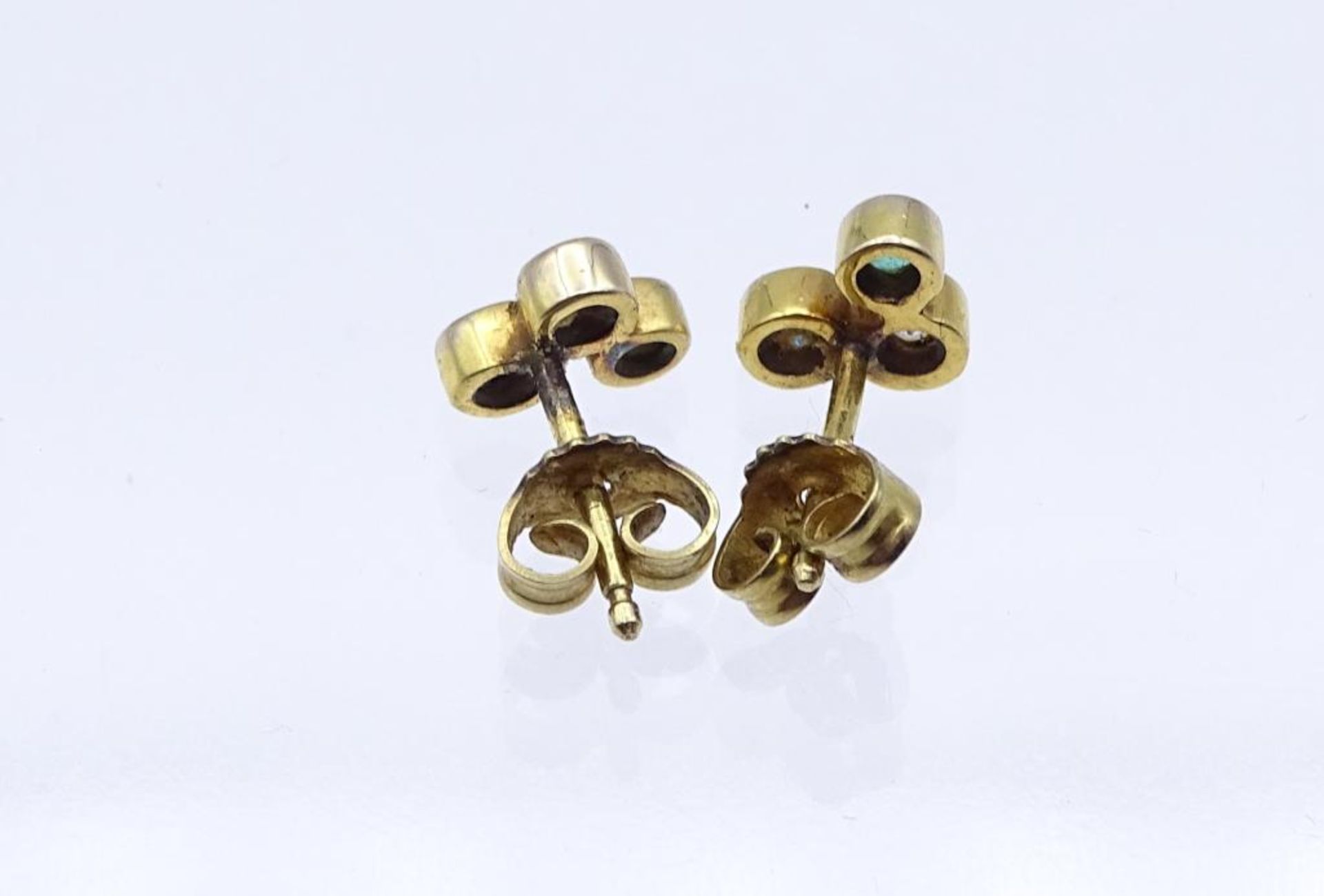 Paar Gold Ohrstecker 333/000 mit Zirkon,Saphir und Smaragd,ges.Gew. 1,42gr. - Image 3 of 3