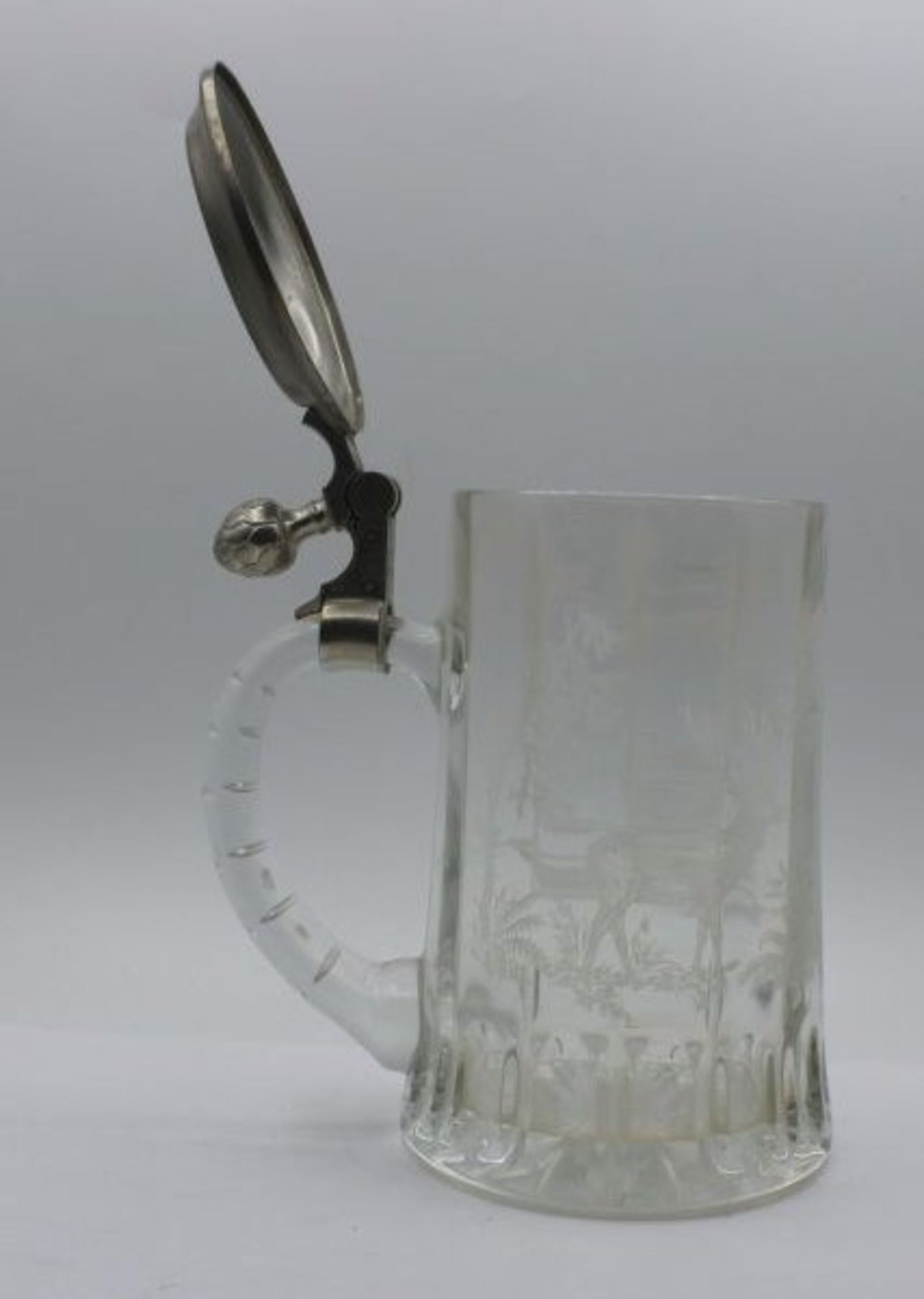 Bierkrug mit Zinndeckel, Ätzdekor, wohl 60/70er Jahre, H-18cm. - Bild 4 aus 5