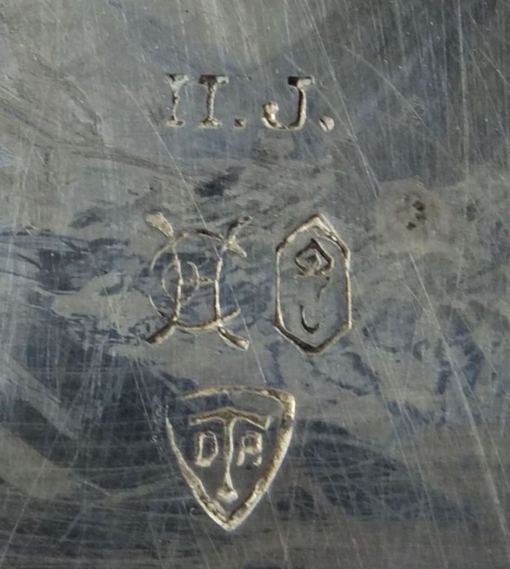versilb. Bierkrug mit Reliefdekor, kl. Dellen, mit etwas Lackfarbe oben seitlich, H-14 cm - Image 10 of 10