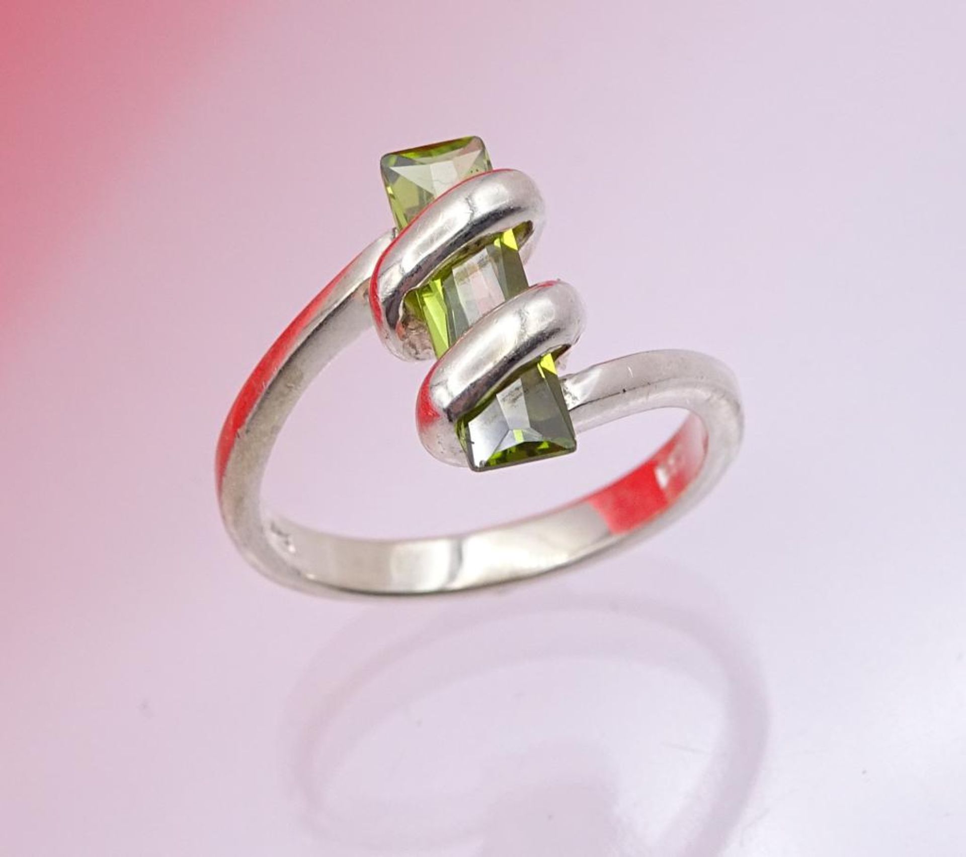 925er Silber Ring mit einen grünen facettierten Stein, 3,7gr., RG 5 - Image 4 of 4
