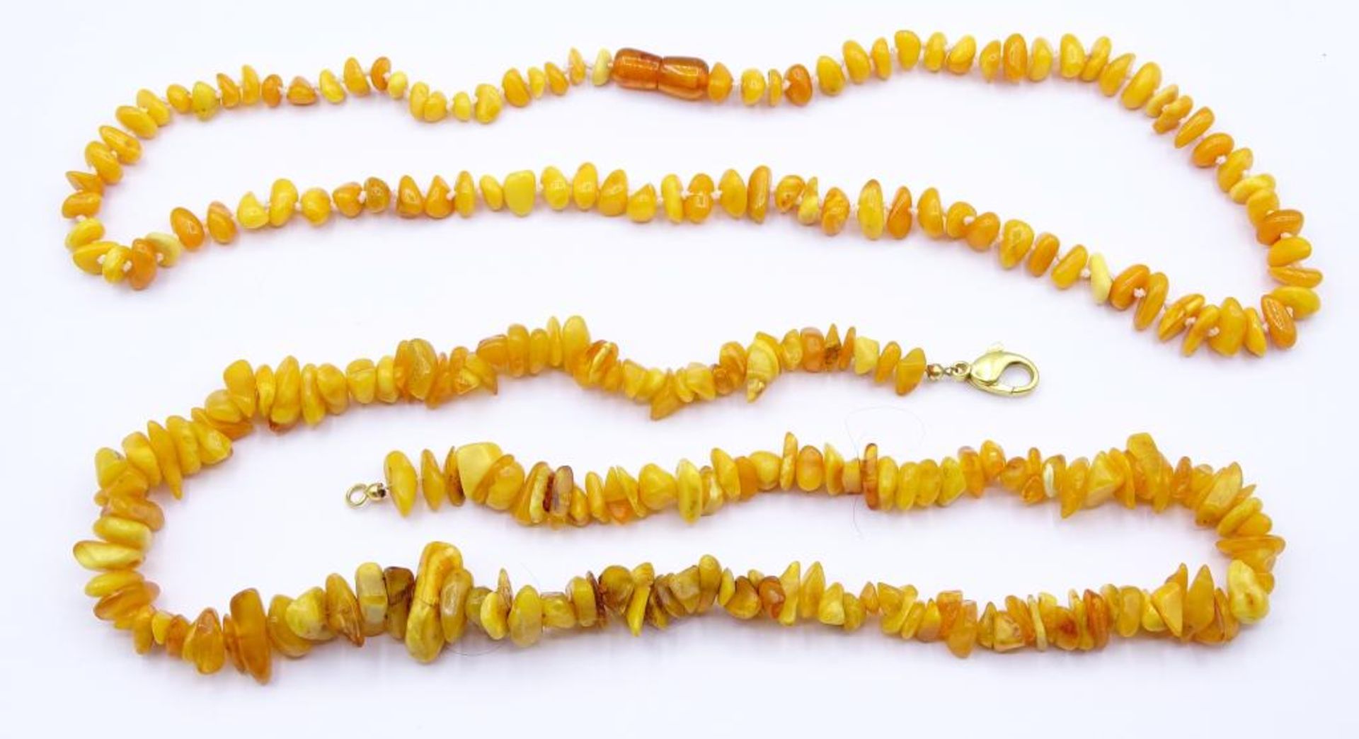 Zwei gelbe Bernstein Halsketten mit verg.Verschluss,ges.Gew.57,1gr.,L- 58-62cm