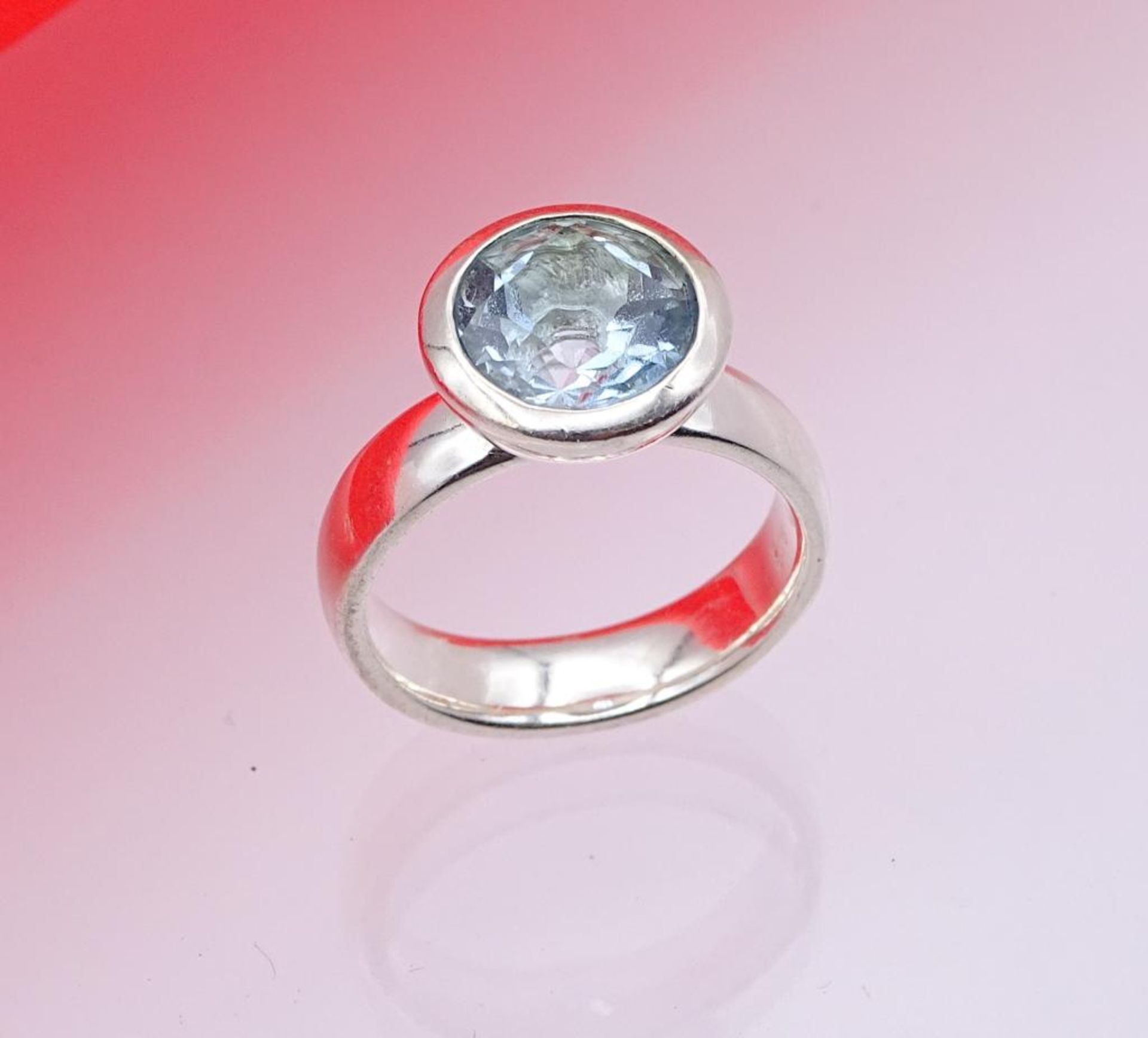 925er Silber Ring mit einen runden facettierten hellblauen Stein,wohl Aquamarin, 7,4gr.,RG 54 - Bild 3 aus 3