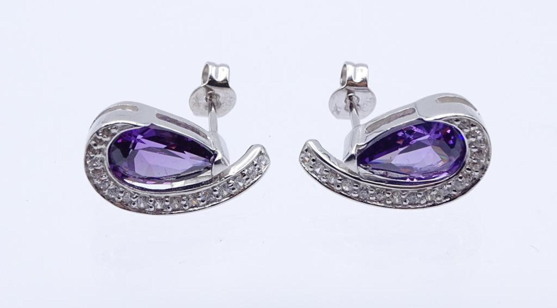 Edelstein-Ohrstecker Silber 925 mit 2 violetten, tropfenförmig fac. Edelsteinen 11 mm, sowie