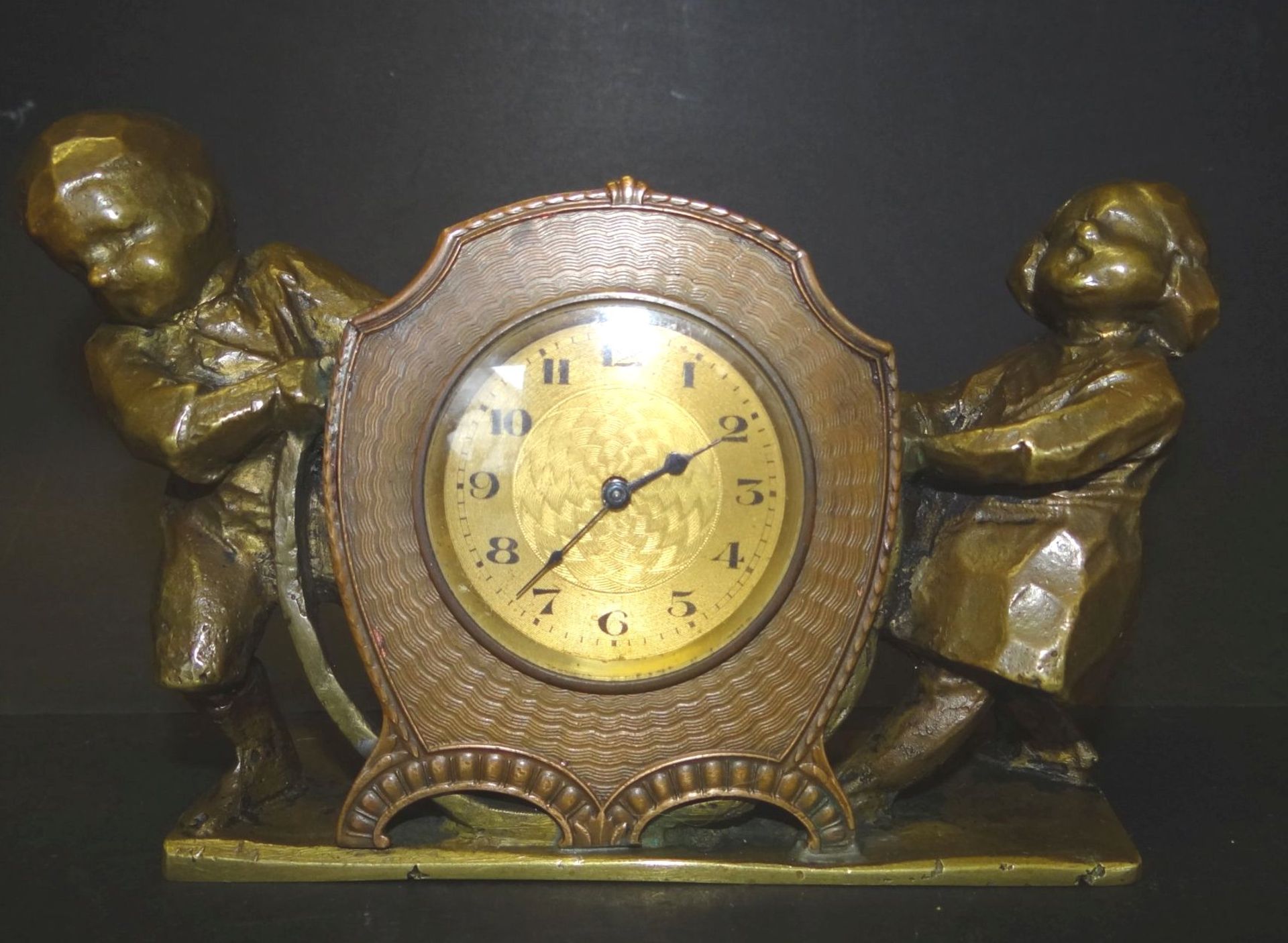 mechan. Bronze-Uhr, gehalten von Kinderpaar, Werk läuft, H-9 cm, B-16 c - Image 8 of 8