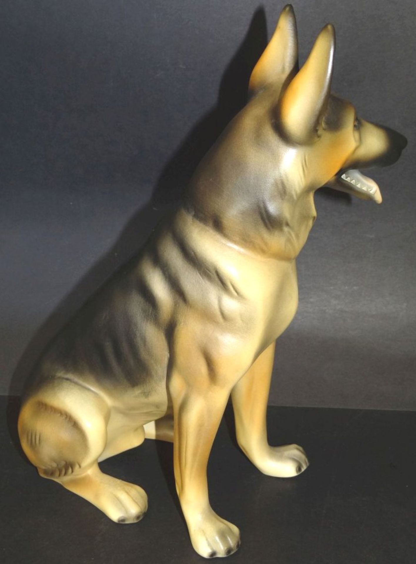 grosser, sitzender Schäferhund "Goebel", H-27 cm, T-23 cm, sehr guter Zustan - Bild 5 aus 9