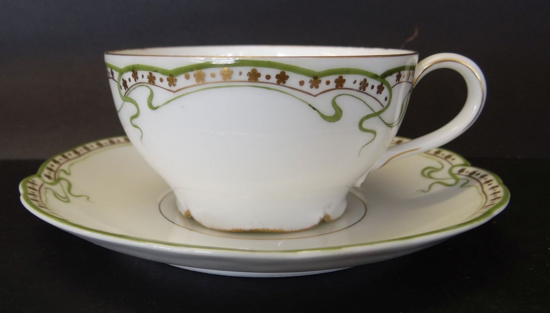 Jugendstil Tasse mit U.T. "Rosenthal" Girlandendekor