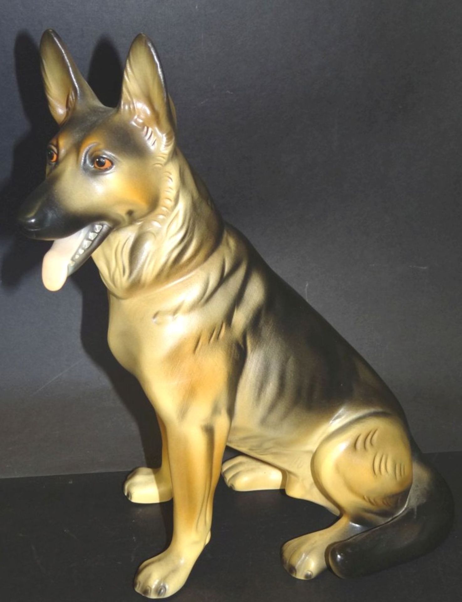 grosser, sitzender Schäferhund "Goebel", H-27 cm, T-23 cm, sehr guter Zustan