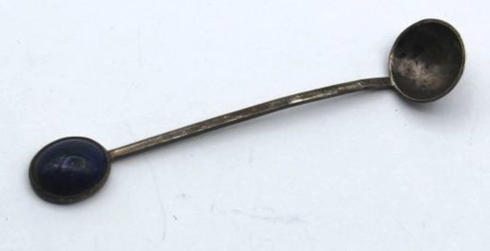 kl. Zuckerlöffel, 835er Silber, mit Lapis, ca. 3,8gr., L-7,5cm.