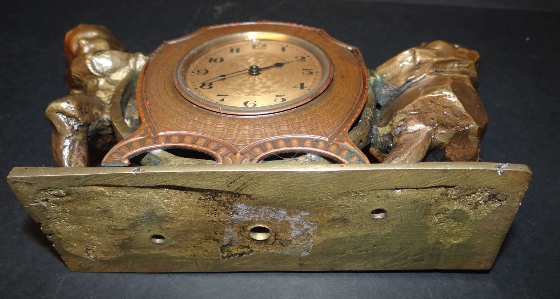 mechan. Bronze-Uhr, gehalten von Kinderpaar, Werk läuft, H-9 cm, B-16 c - Image 6 of 8
