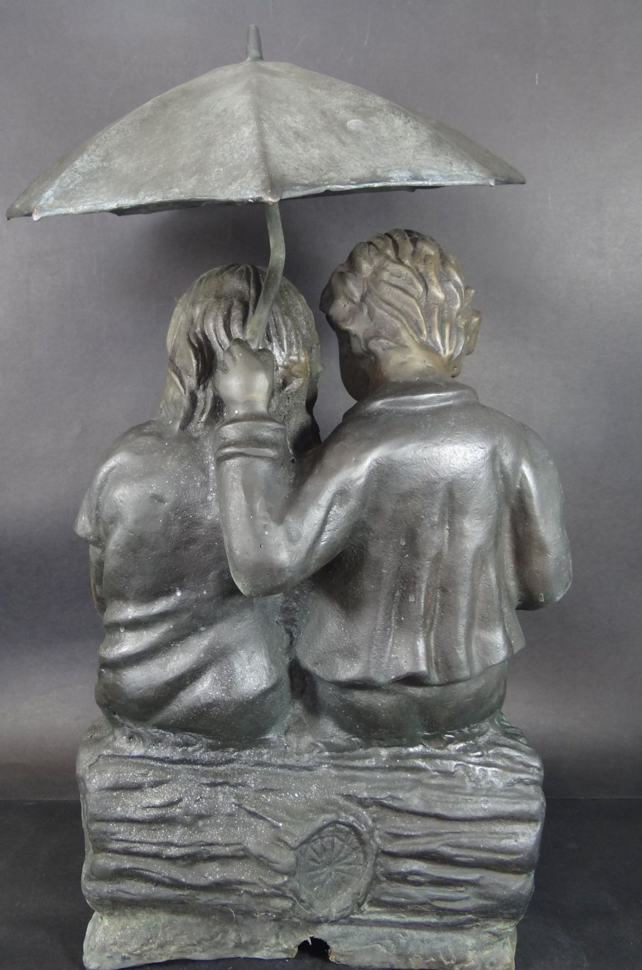 Bronze Wasserspeier, Kinder unter Regenschirm, H-53 cm, T-25 cm, Alters-u. Gebrauchsspuren - Bild 5 aus 7