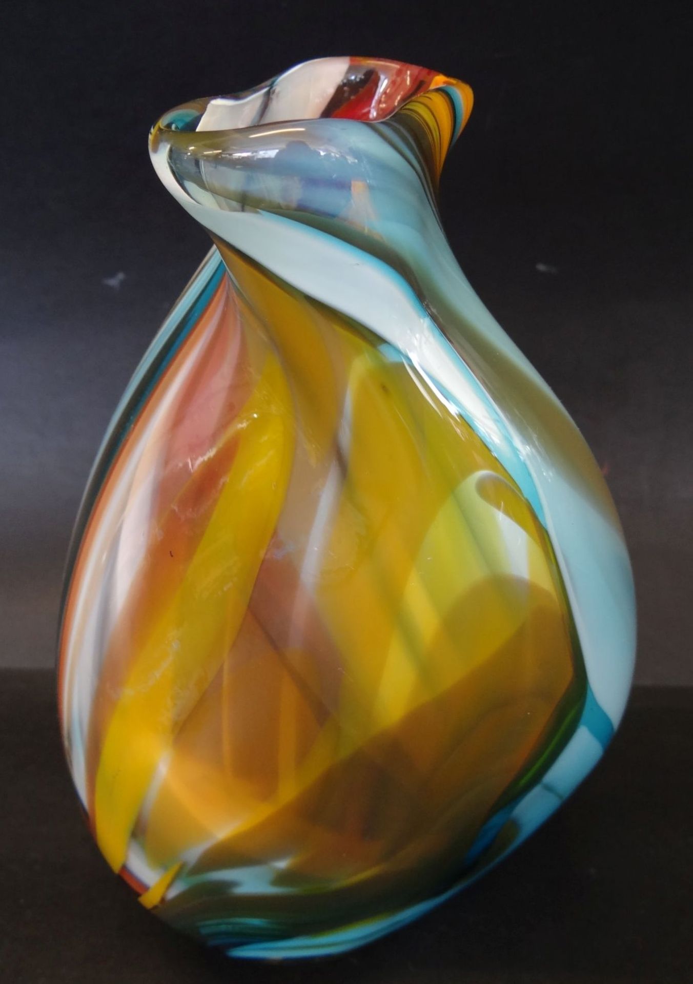 Kunstglasvase "Mdina" Malta, Etikett, in Boden Ritzsignatur, H-18 cm - Bild 3 aus 5