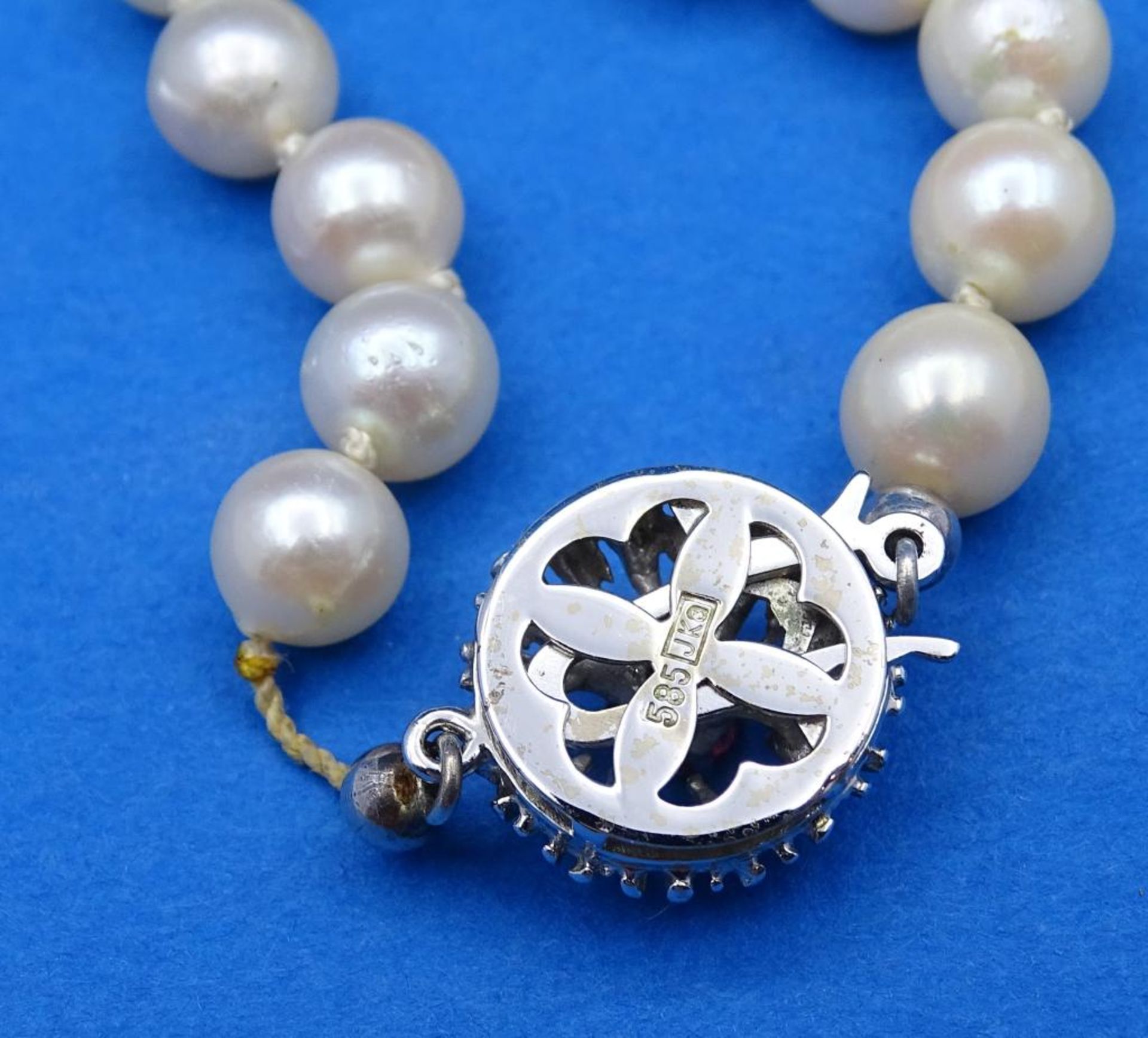 Perlen Halskette mit einer 585er WG Schließe,diese mit einen Rubin besetzt,L- 70cm, Perlen d-6,5-6, - Image 3 of 4