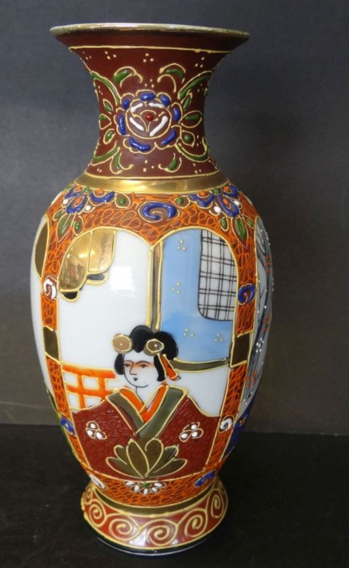 Vase, wohl China/Japan, mit Geisha-Darstellung, H-15 cm