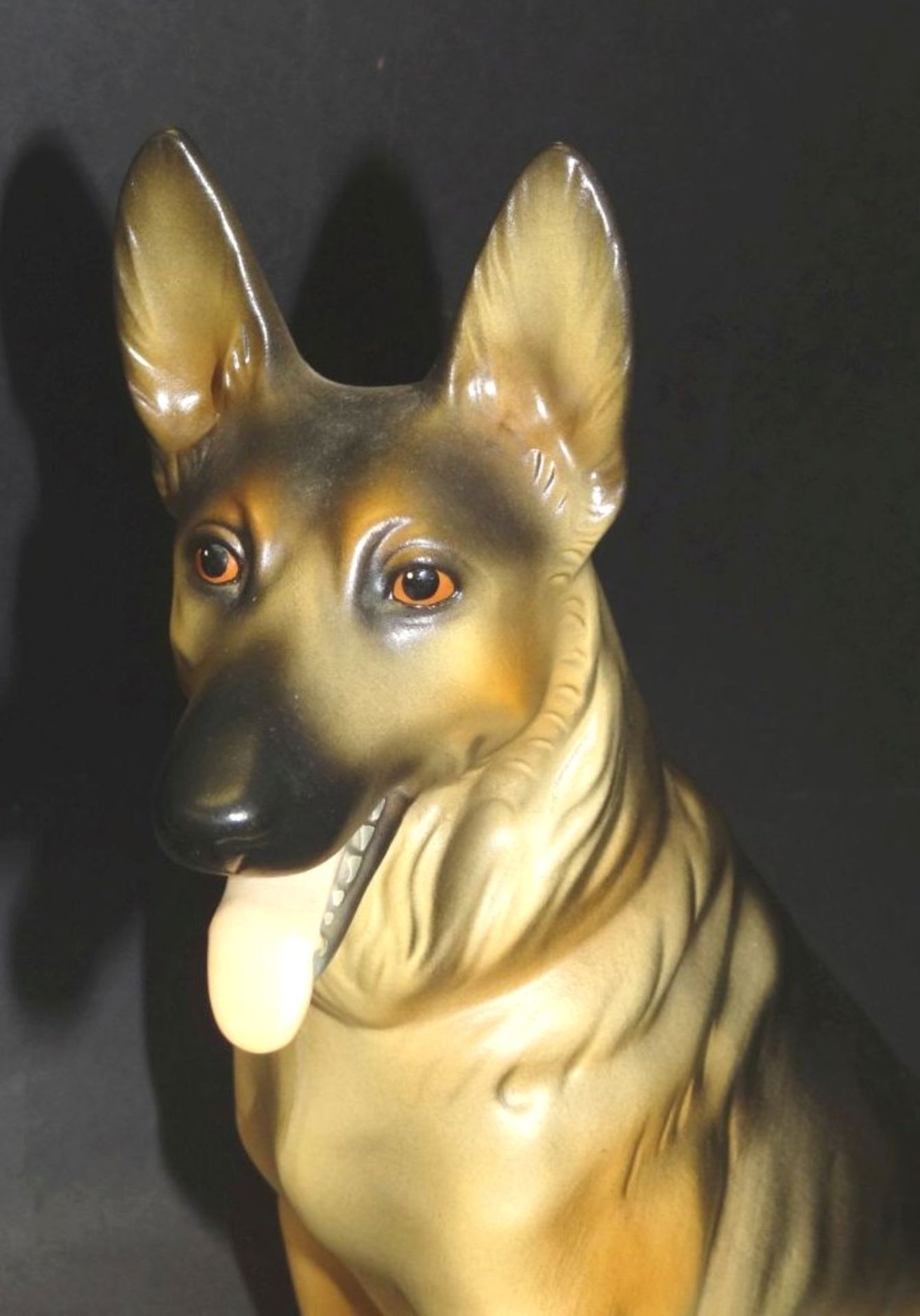 grosser, sitzender Schäferhund "Goebel", H-27 cm, T-23 cm, sehr guter Zustan - Bild 2 aus 9