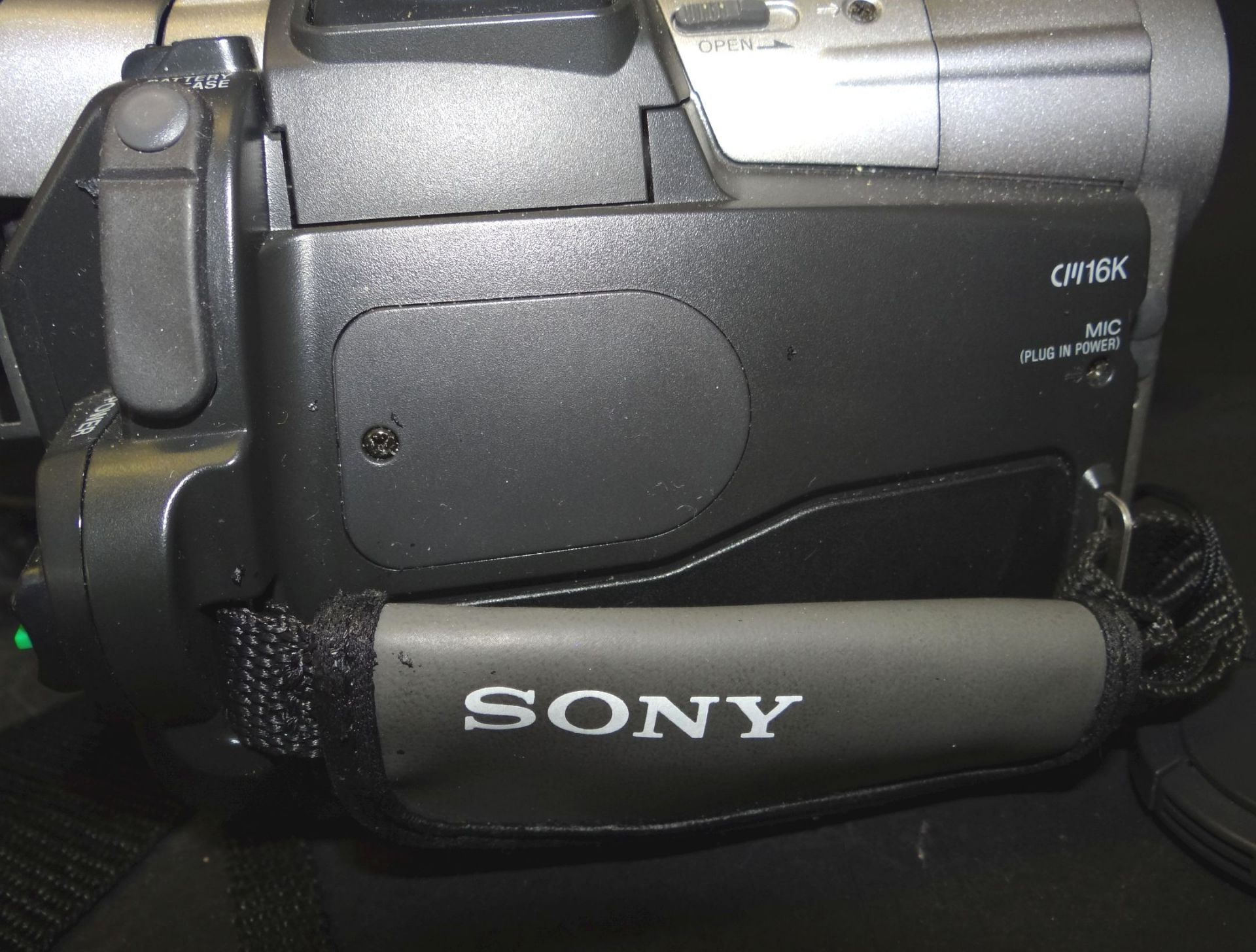 Sony Handycam Vision Mini DV in Tasche, optisch gut erhalten - Bild 2 aus 5