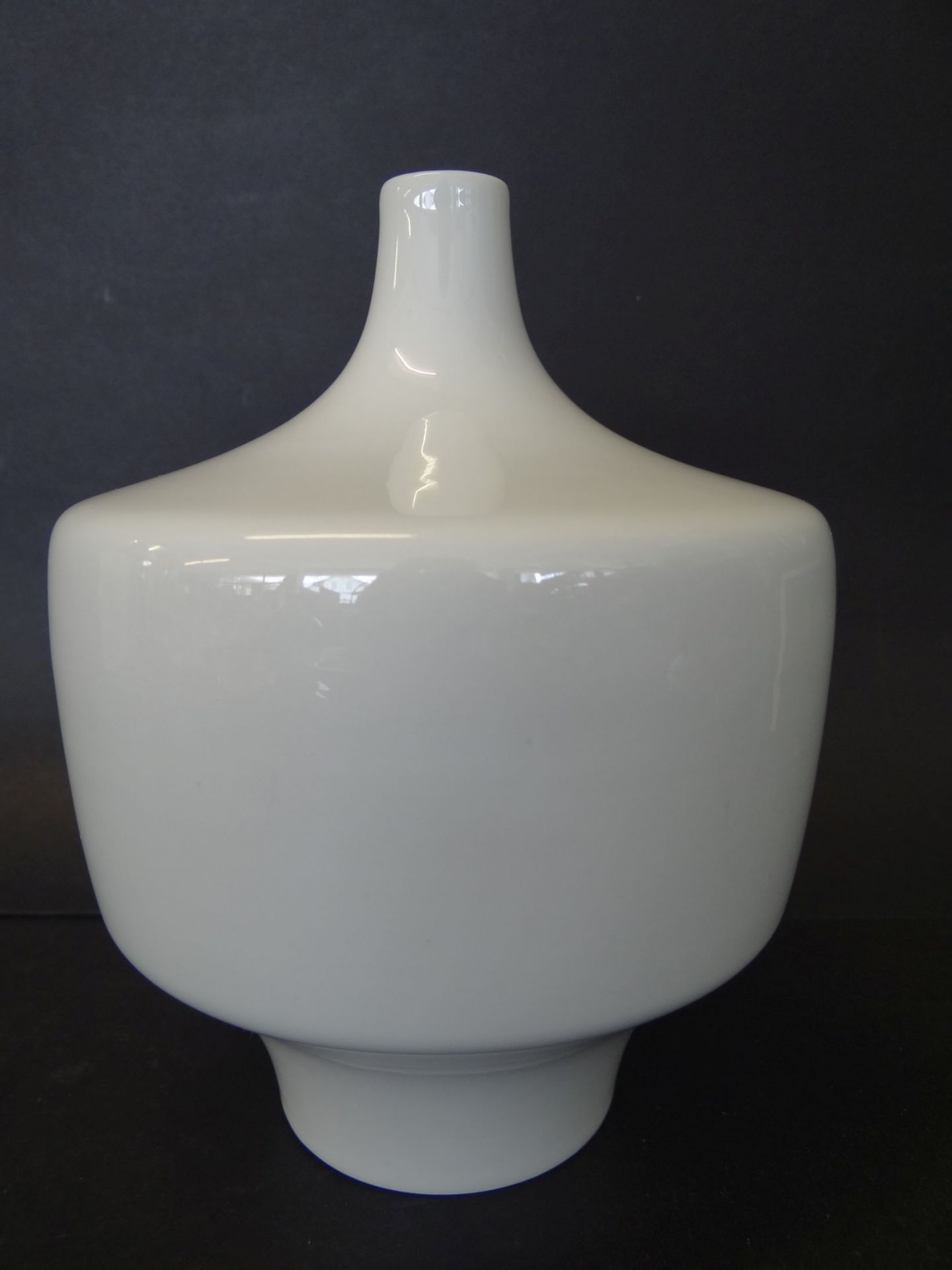 weisse Vase "KPM" Berlin, blaue Zeptermarke, H-15 cm - Bild 3 aus 4