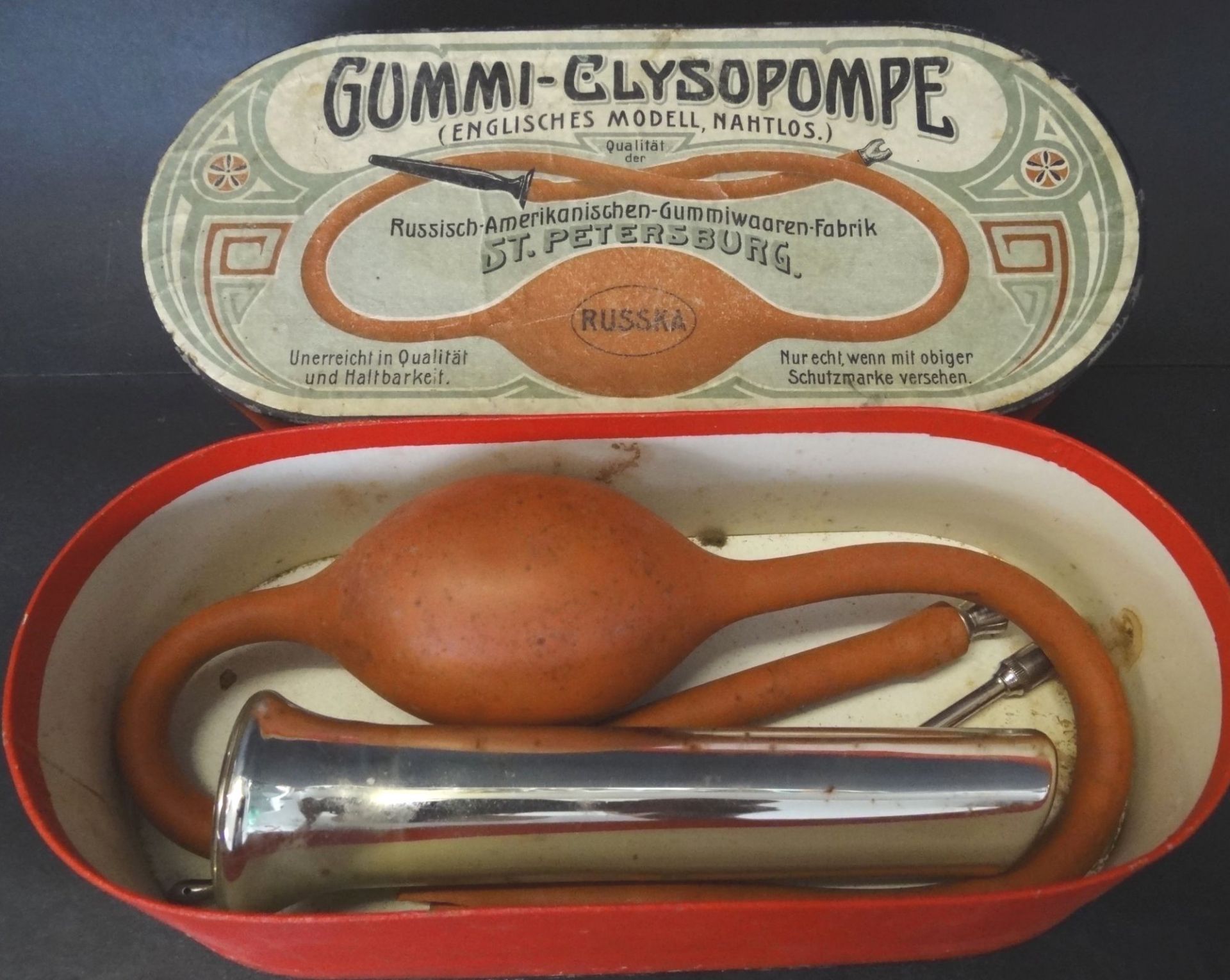 Gummi Glysopompe in Jugendstil-Spanholschachtel, H-6 cm, 20x9 cm - Bild 4 aus 5