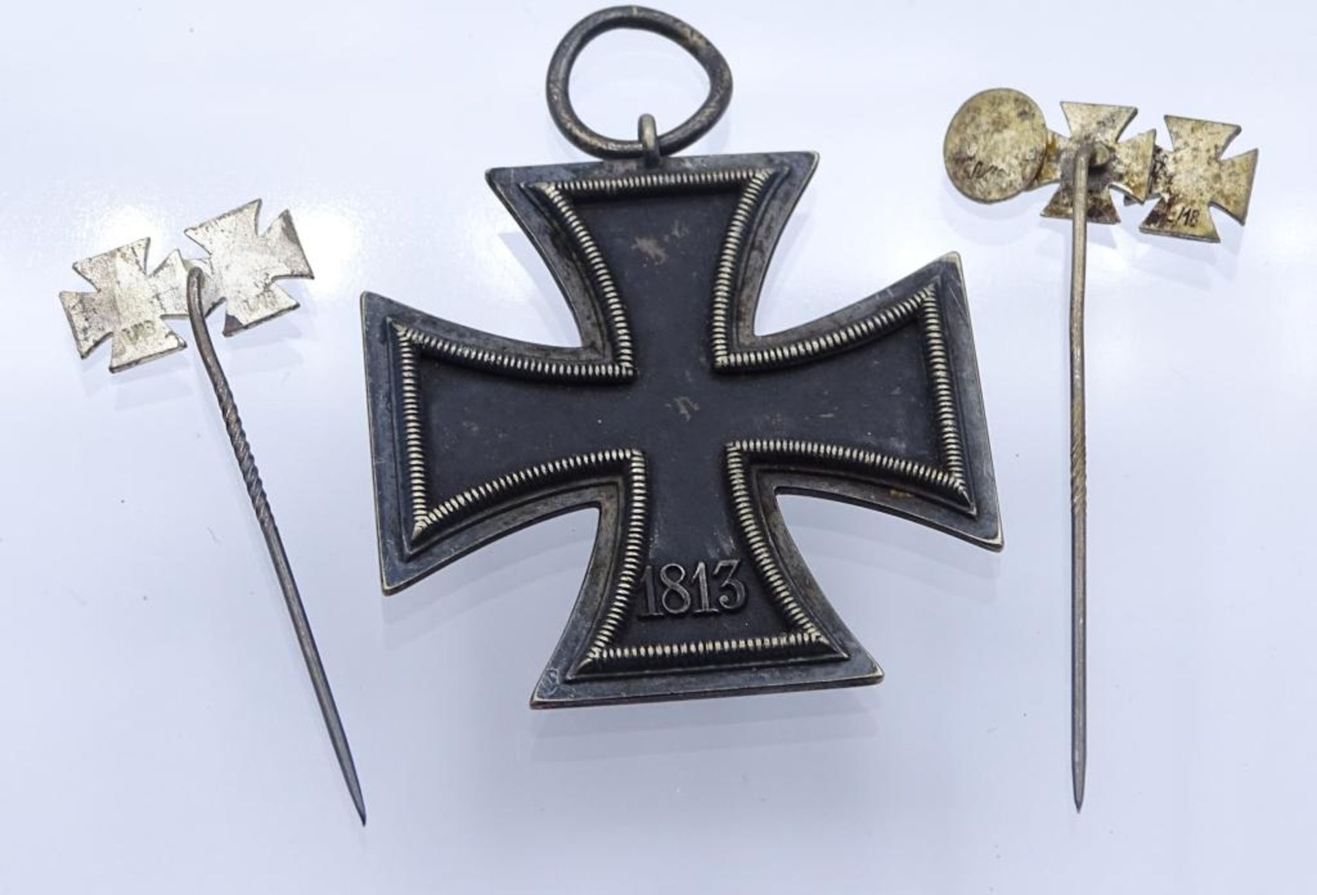 Eisernes Kreuz 2.WK,2.Klasse und zwei Miniatur Anstecknadeln - Image 2 of 4