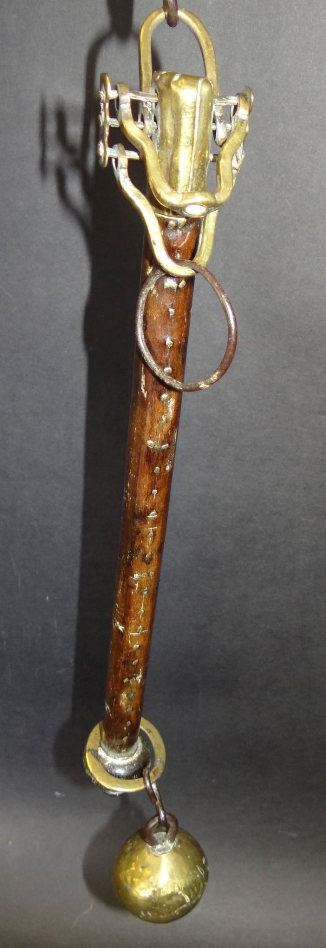 antike Sackwaage mit Messingkugel, Holzstab L- 30 cm, - Bild 4 aus 5