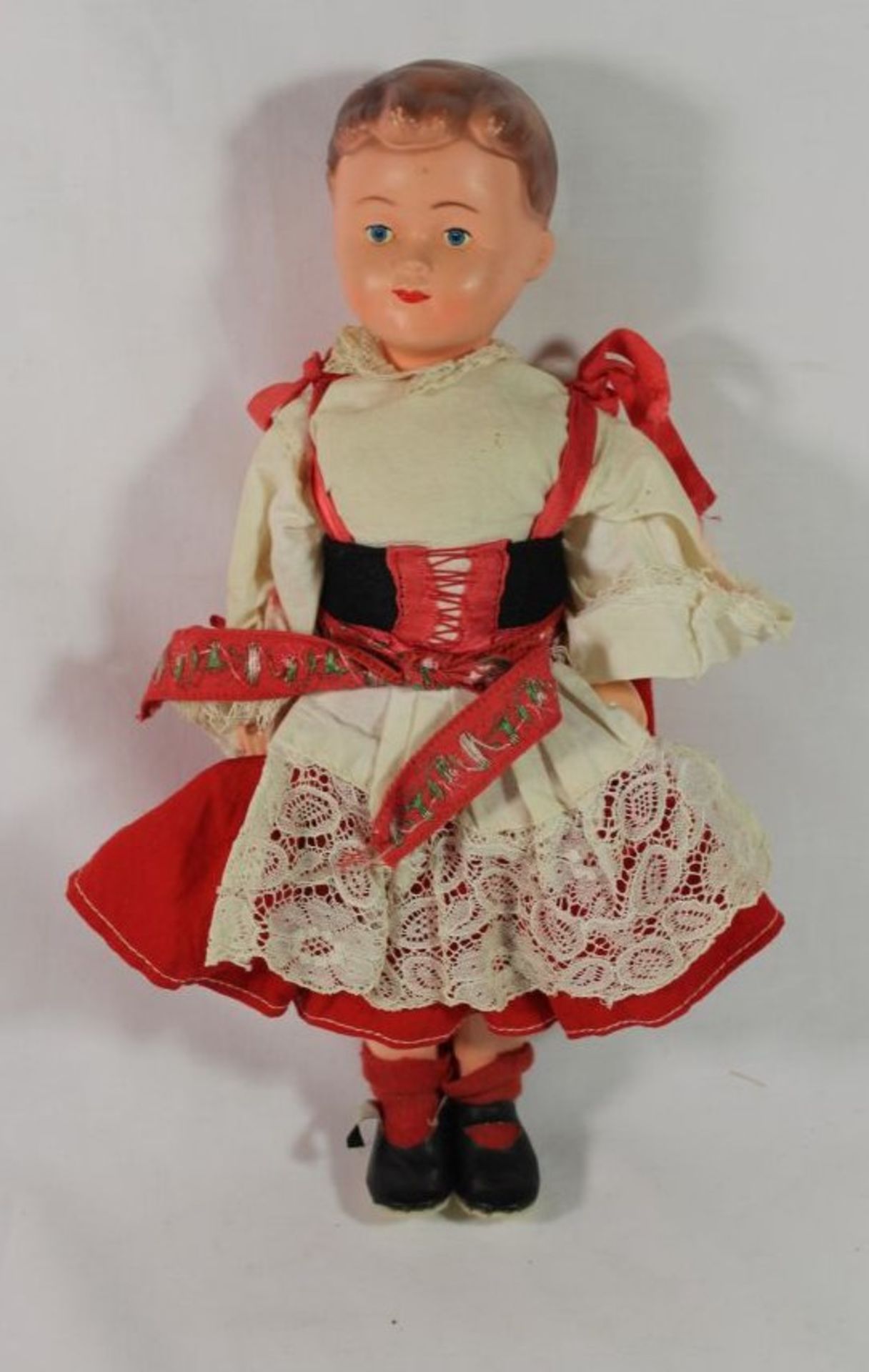 Puppe in Tracht, älter, ungemarkt, H-30cm.