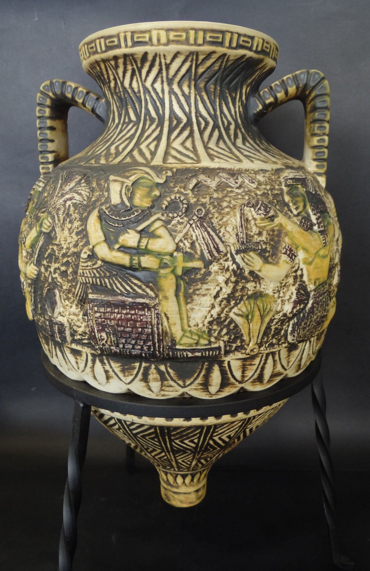 Amphore in altägyptischer Art auf Eisengestell, H-53 cm, - Bild 4 aus 7