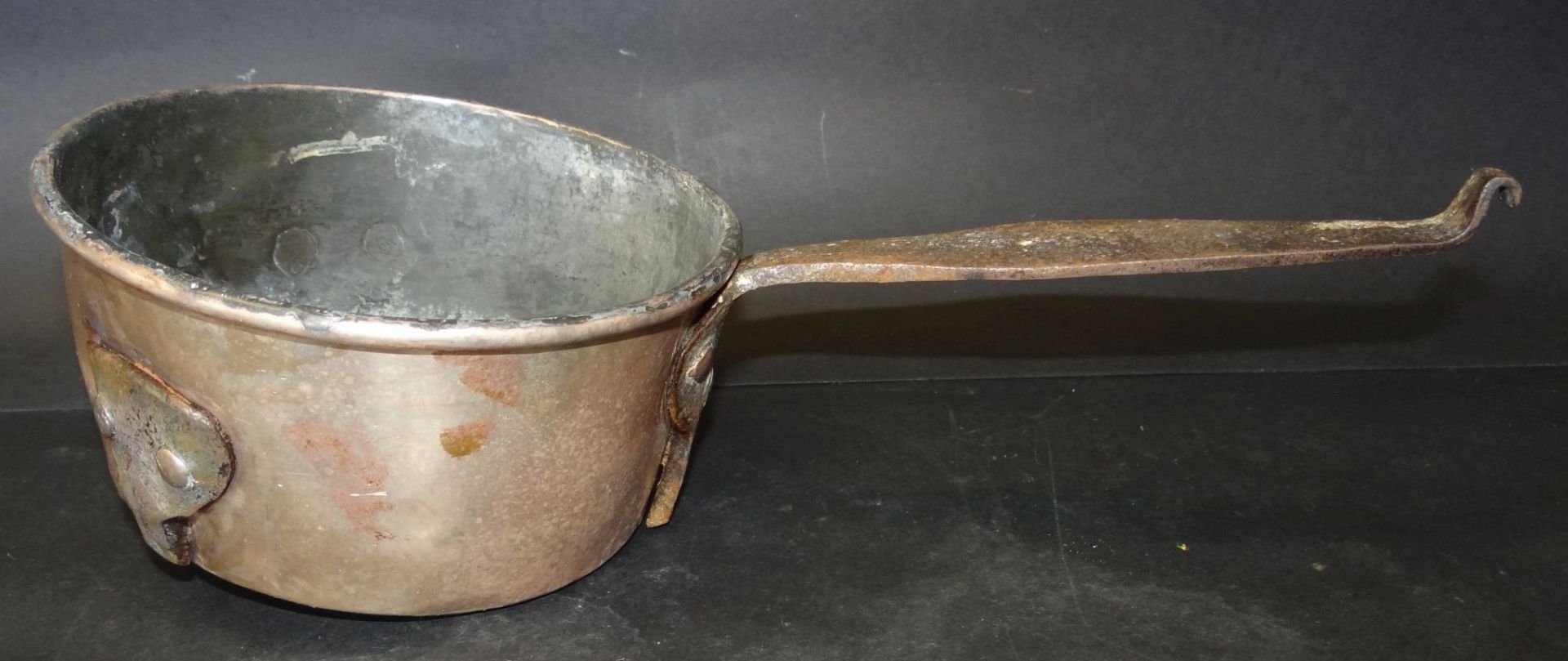 Stieltopf, Kupfer/Eisen, 19.Jhd.,ungepflegte, verdellte Erhaltung, H-9 cm, D-17 cm, L-34 cm - Bild 2 aus 7