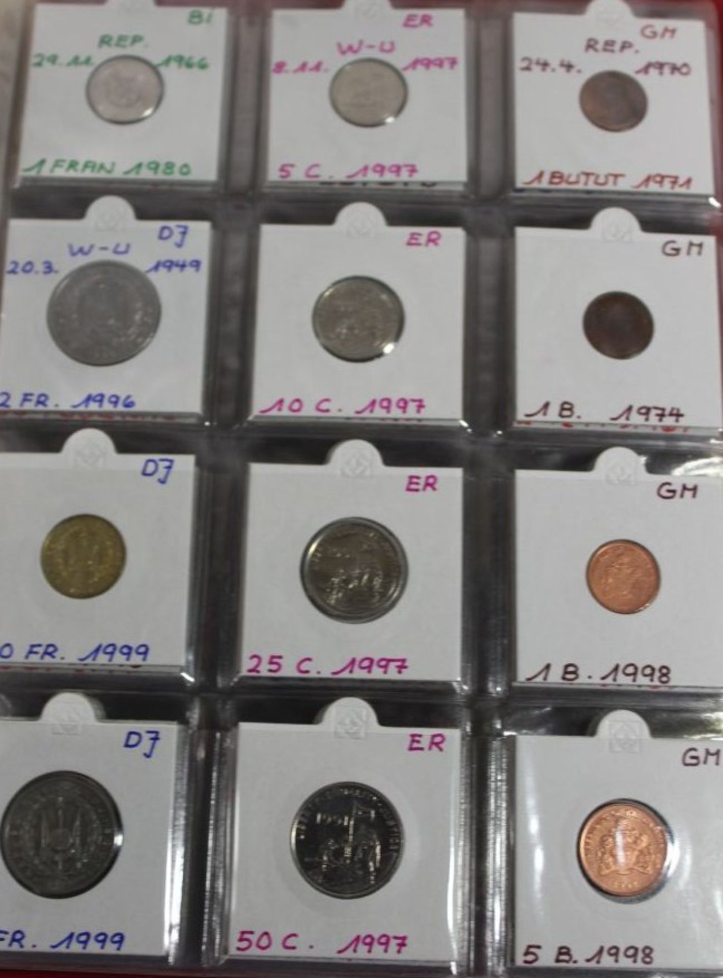 2x Münzalben mit ca. 370 div. Münzen, Afrika - Bild 4 aus 7