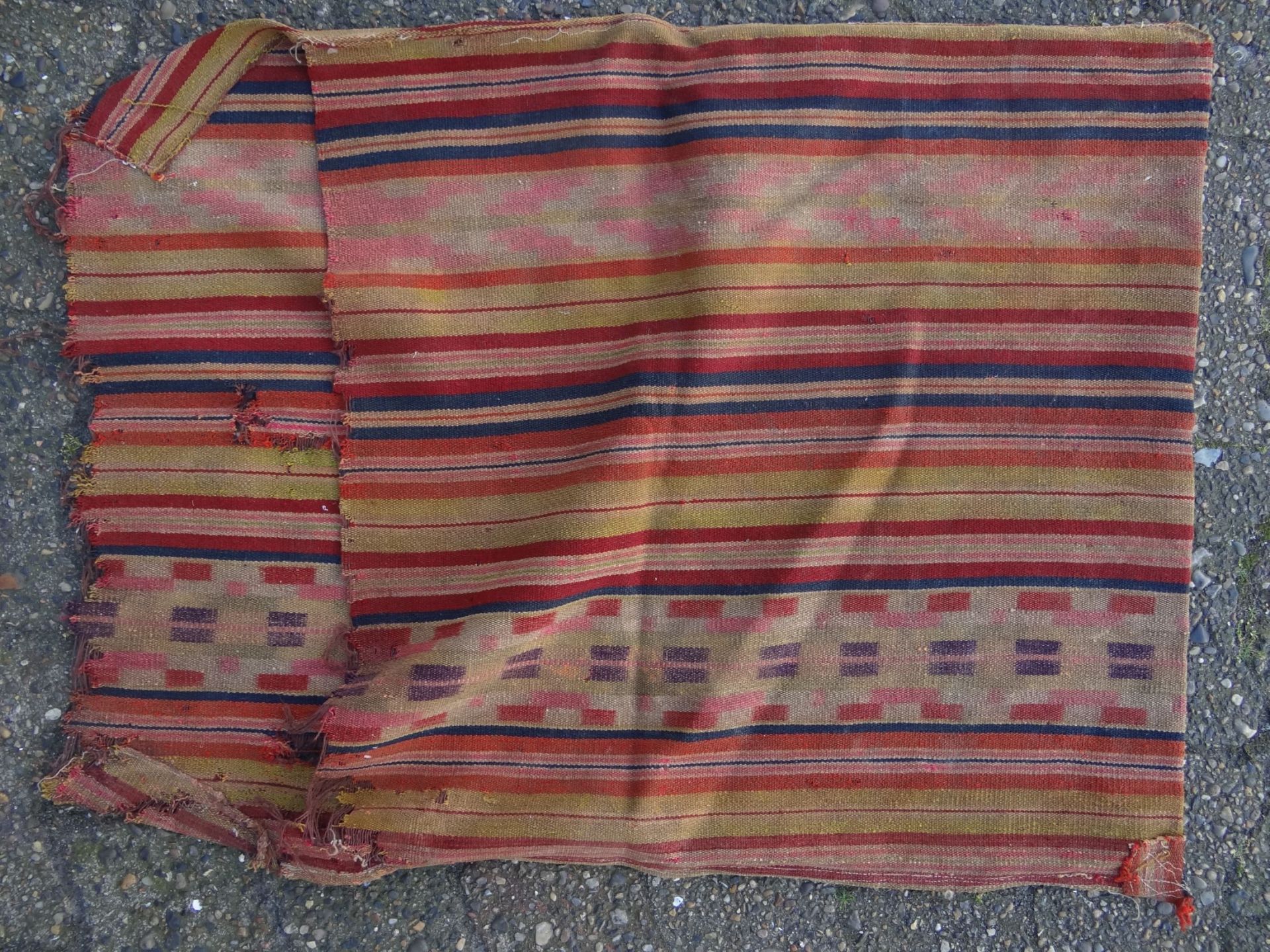 alte Kelim-Tasche, mit Löchern, Alters-u. Gebrauchsspuren, 72x56 c