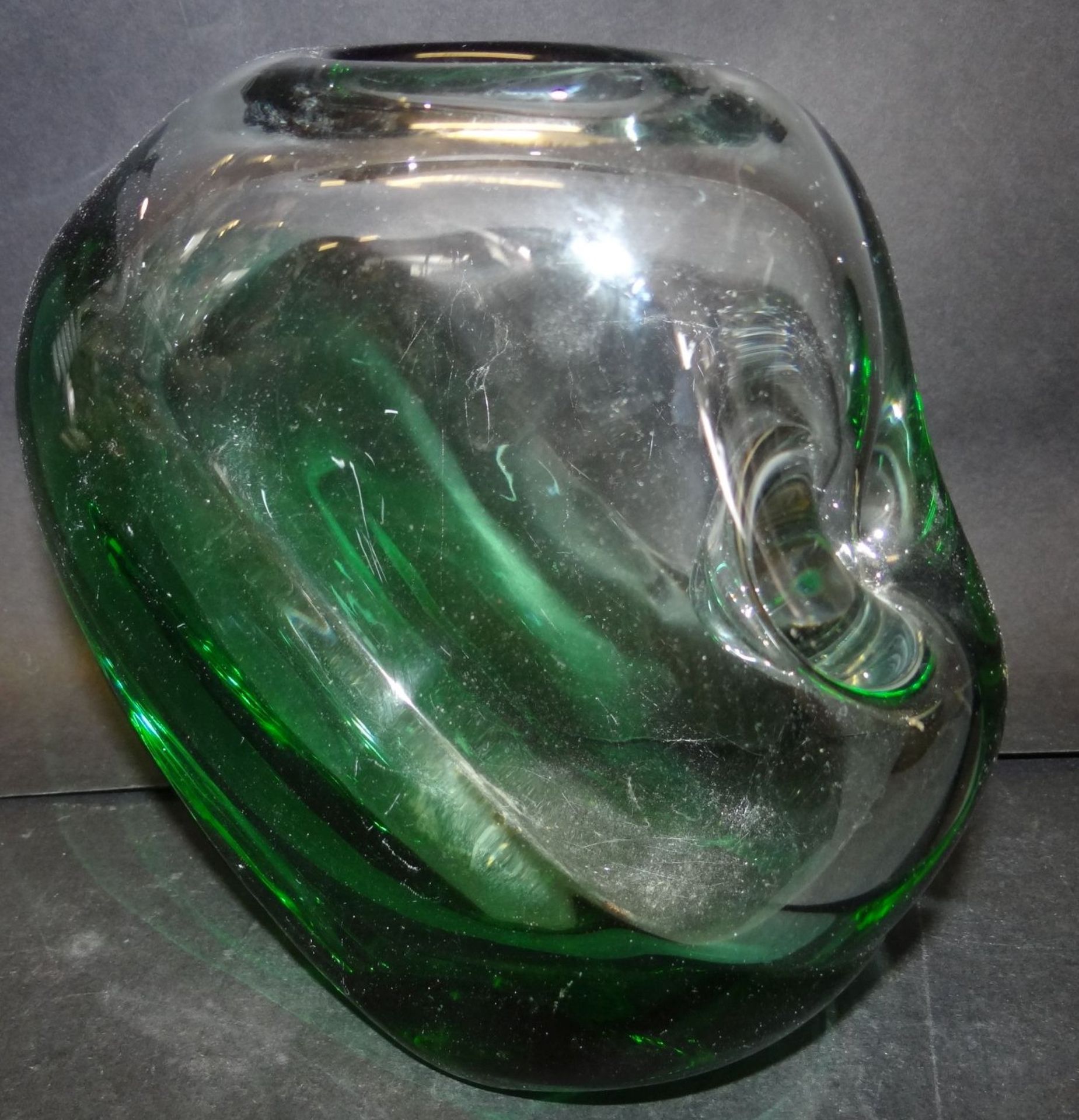 grosse, schwere Kunstglas-Vase, grün/weiss, 17x17 c - Image 2 of 4