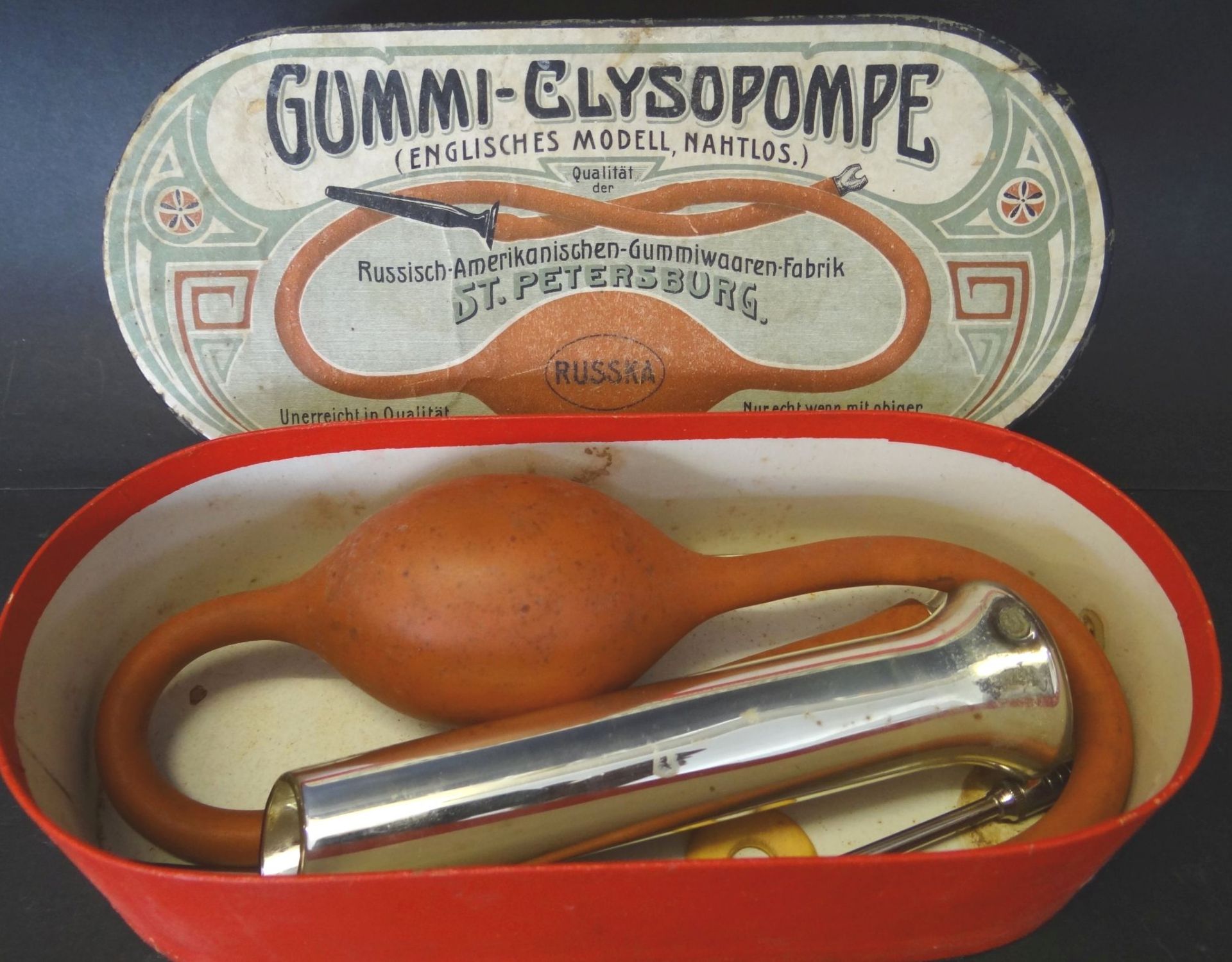 Gummi Glysopompe in Jugendstil-Spanholschachtel, H-6 cm, 20x9 cm - Bild 5 aus 5