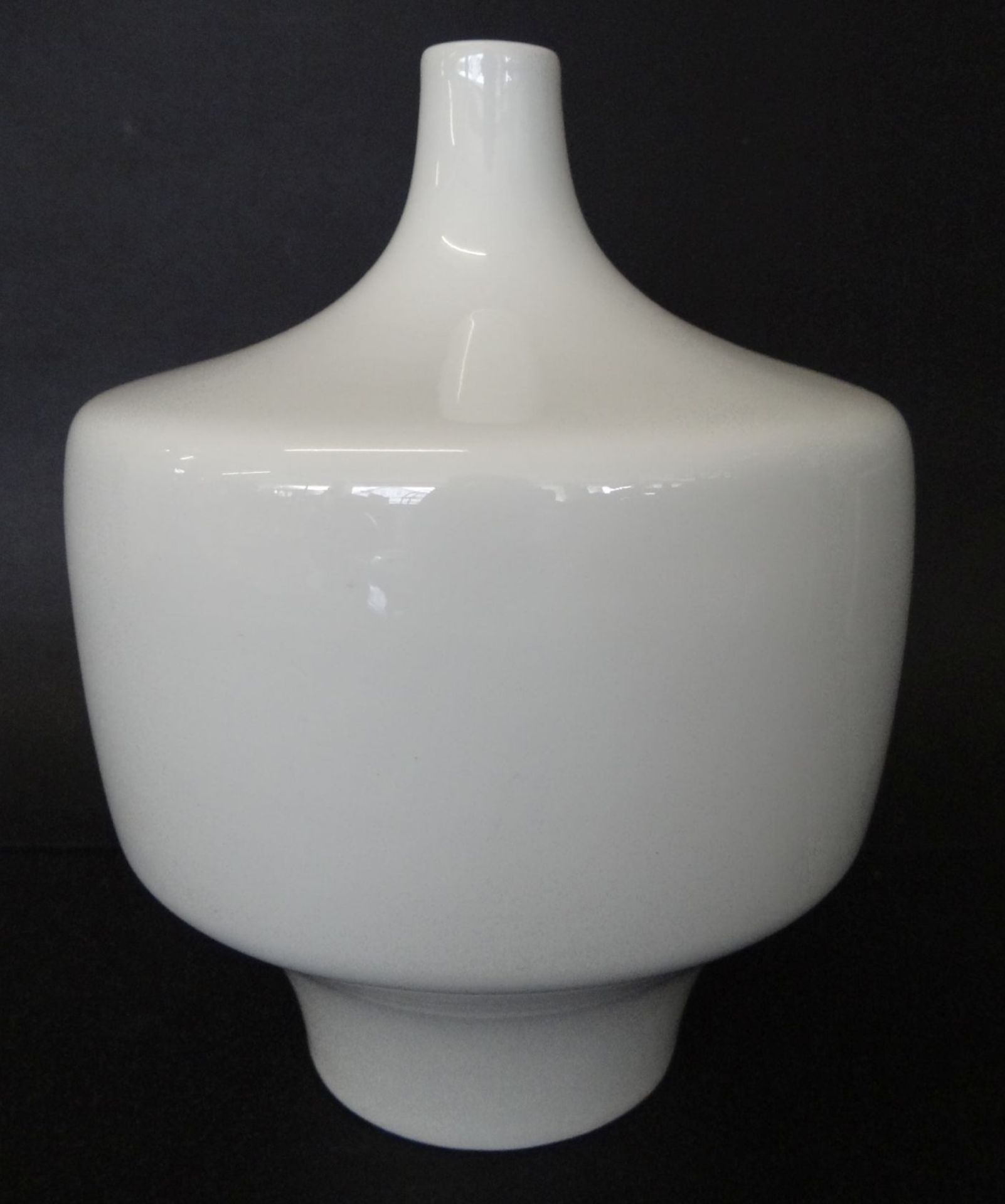 weisse Vase "KPM" Berlin, blaue Zeptermarke, H-15 cm