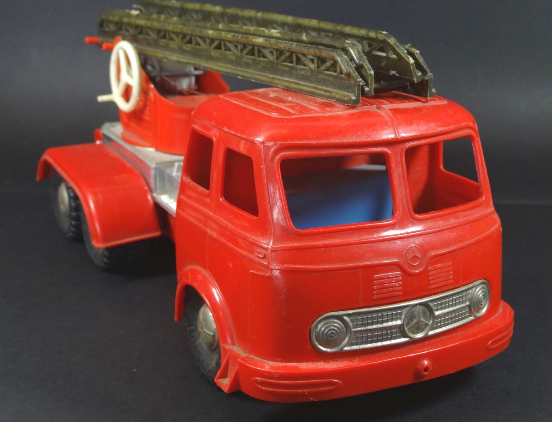 gr. Feuerwehr-Leiterwagen, Kunststoff, H-14 cm, L-30 cm - Bild 3 aus 6