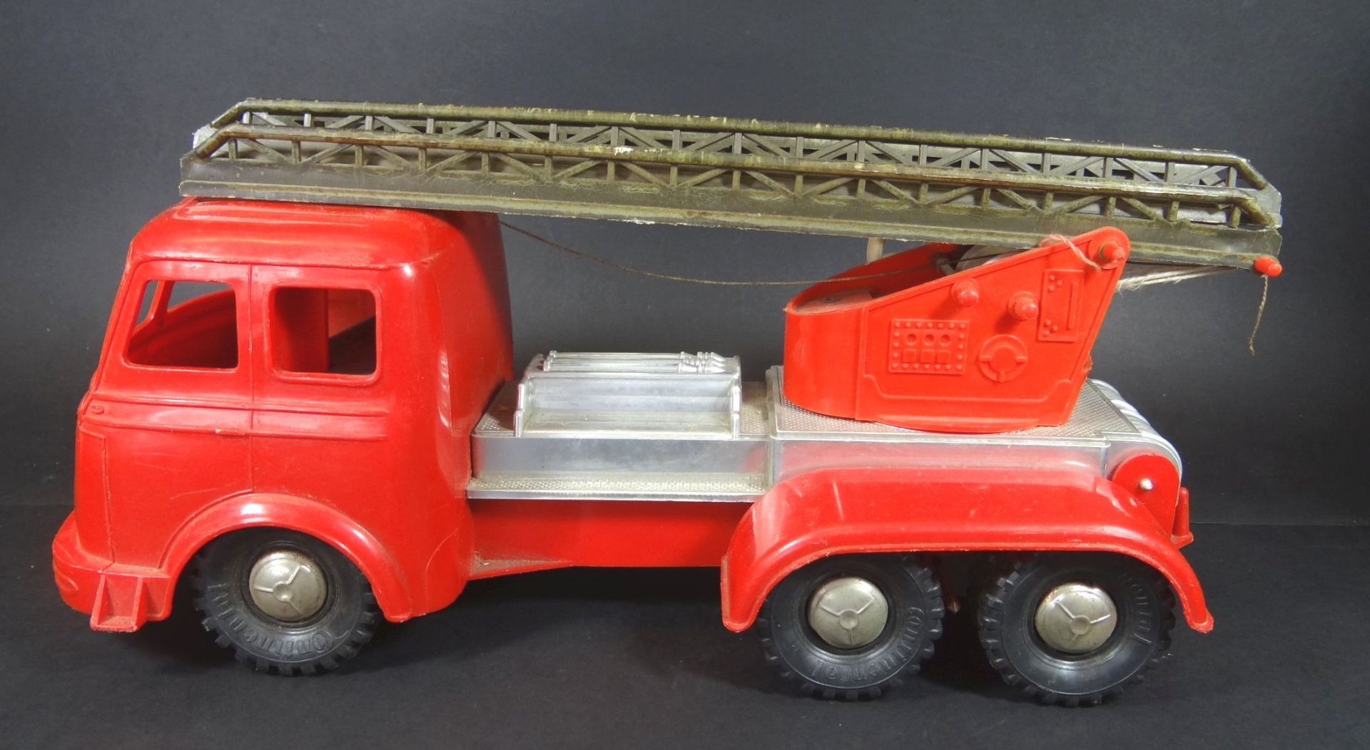 gr. Feuerwehr-Leiterwagen, Kunststoff, H-14 cm, L-30 cm