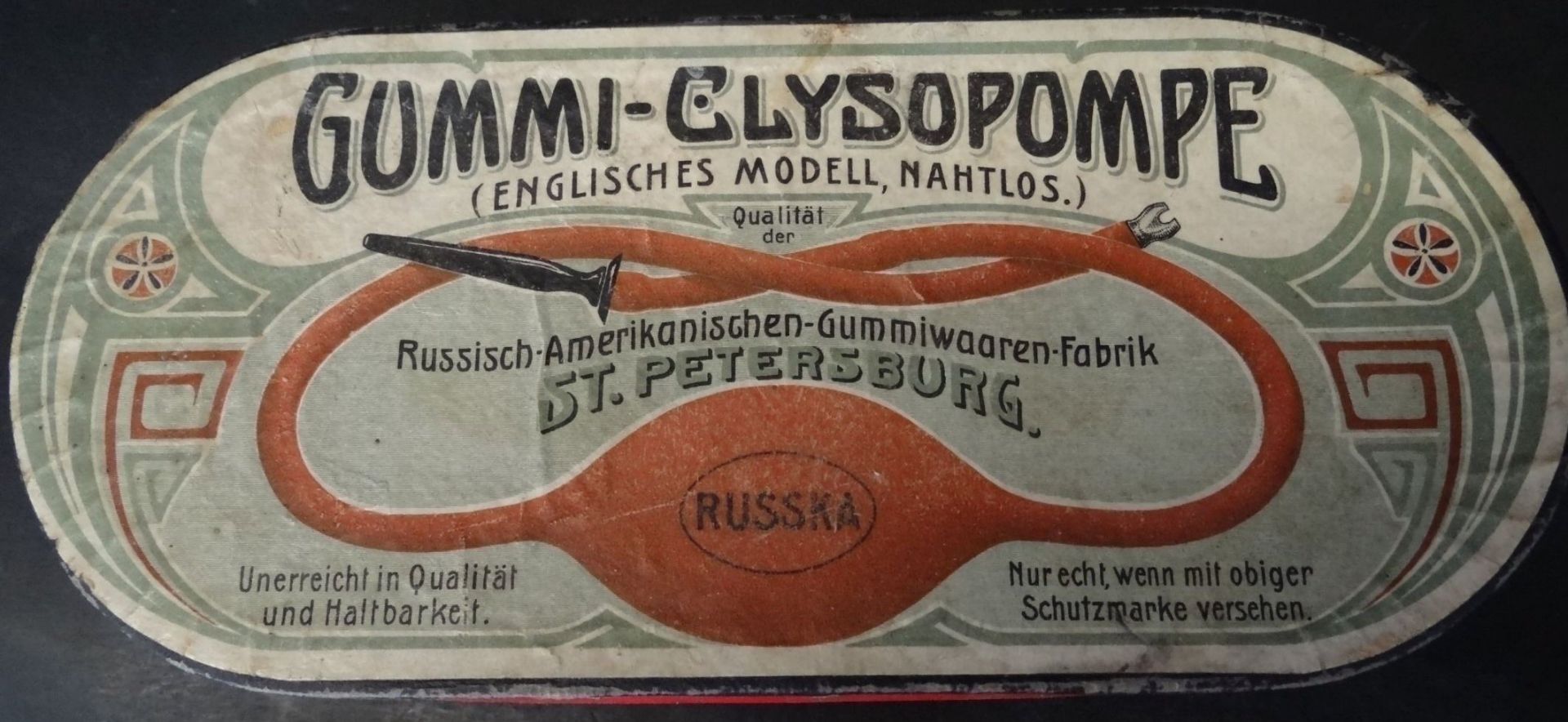 Gummi Glysopompe in Jugendstil-Spanholschachtel, H-6 cm, 20x9 cm