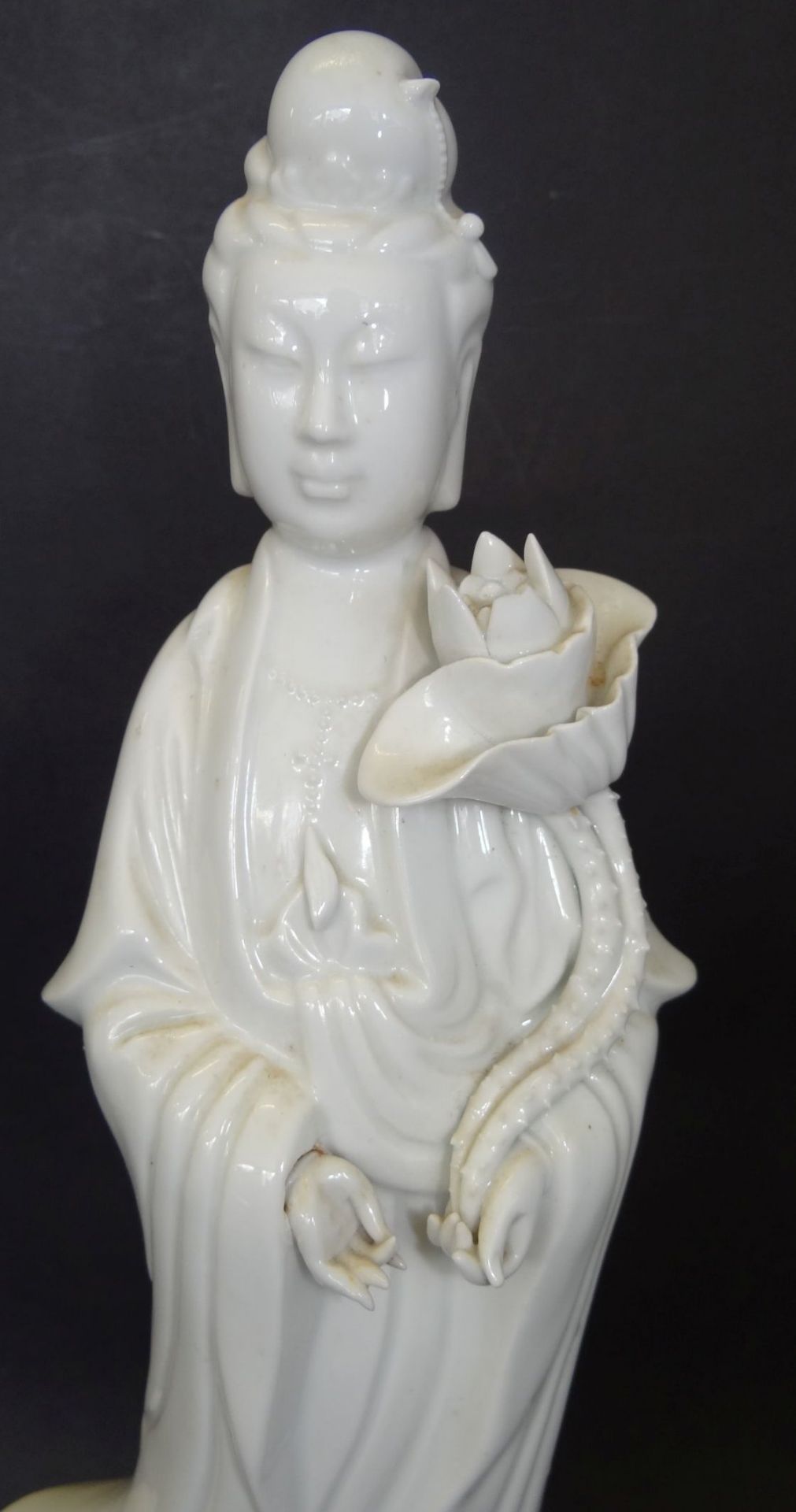 Porzellanfigur,Guan Yin, die chinesische Göttin der Barmherzigkeit, des Mitgefühls, der Güte und der - Bild 4 aus 8