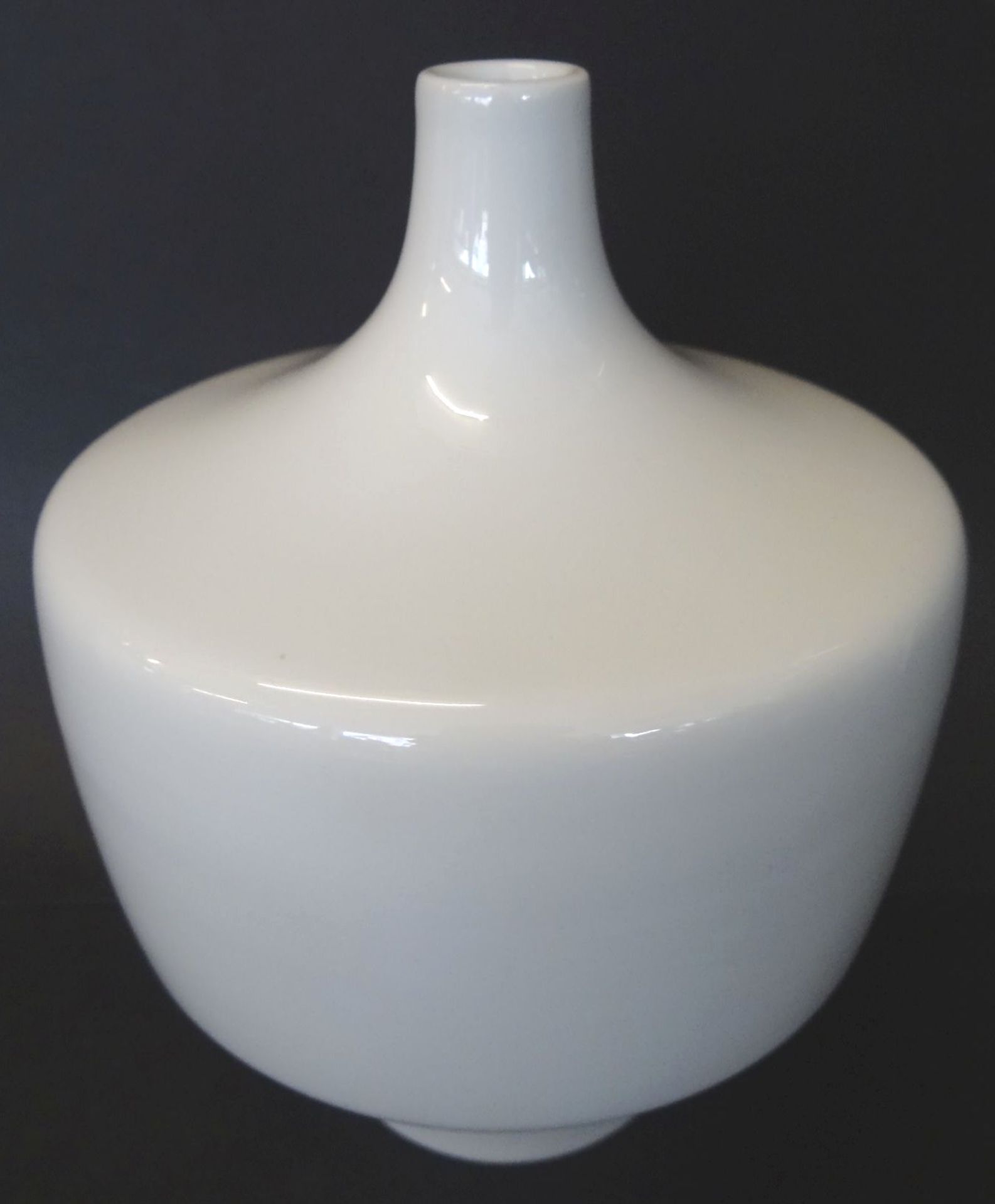 weisse Vase "KPM" Berlin, blaue Zeptermarke, H-15 cm - Bild 2 aus 4