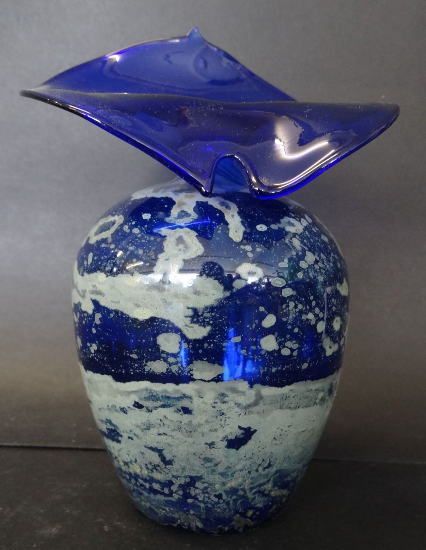 kl. Künstlervase, dünnen Glas mit Einschmelzungen, H-16 - Image 2 of 5