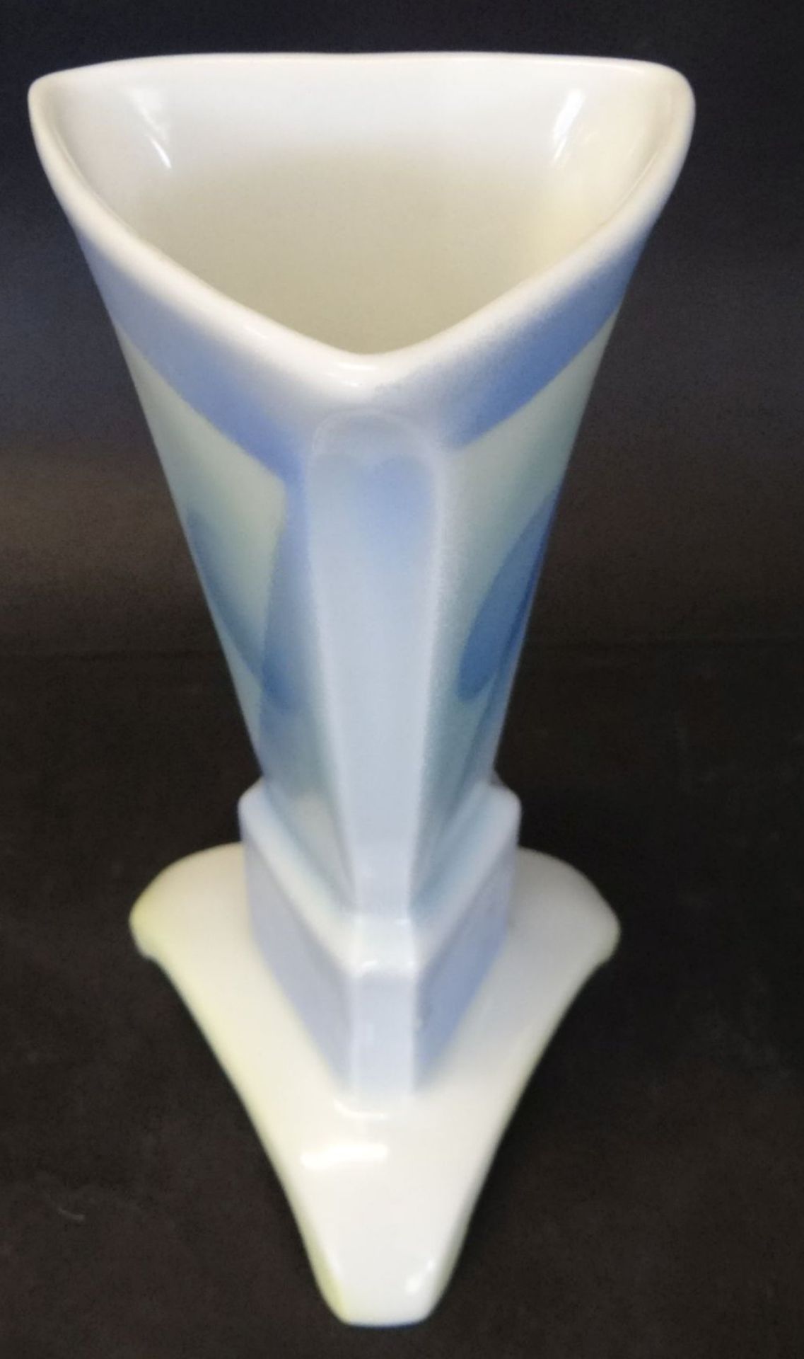 Dreiceckige Art Deko Vase mit Spritzgussdekor "Kaestner-Saxonia", H-17 cm, 9x9 cm - Bild 4 aus 5