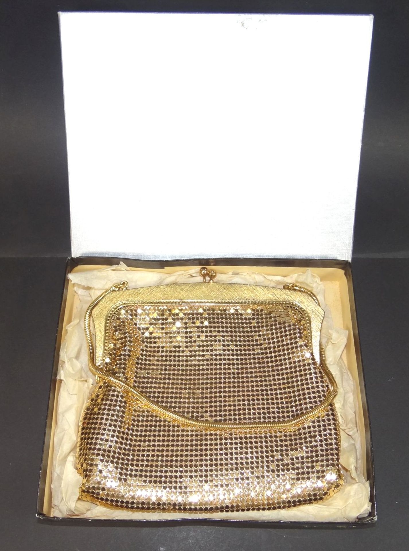 kl. Pailletten-Abendtasche, vergoldet, neuwertig in orig. Karton, 16x15 cm - Bild 4 aus 5