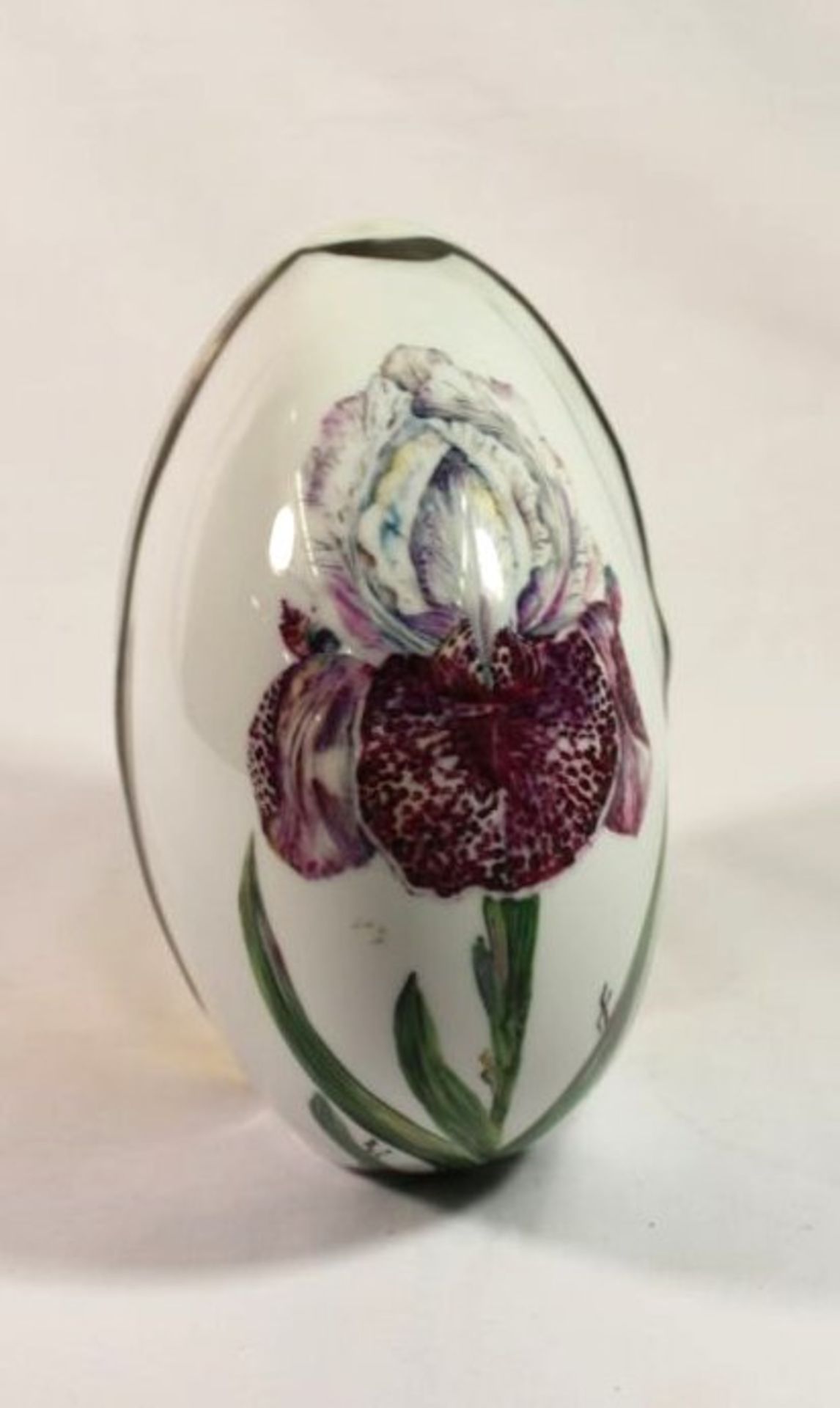 handbemalte Hutschenreuther-Vase, signiert,betitelt und datiert, Iris Mühe '87, H-18,5cm B-18cm. - Bild 2 aus 5