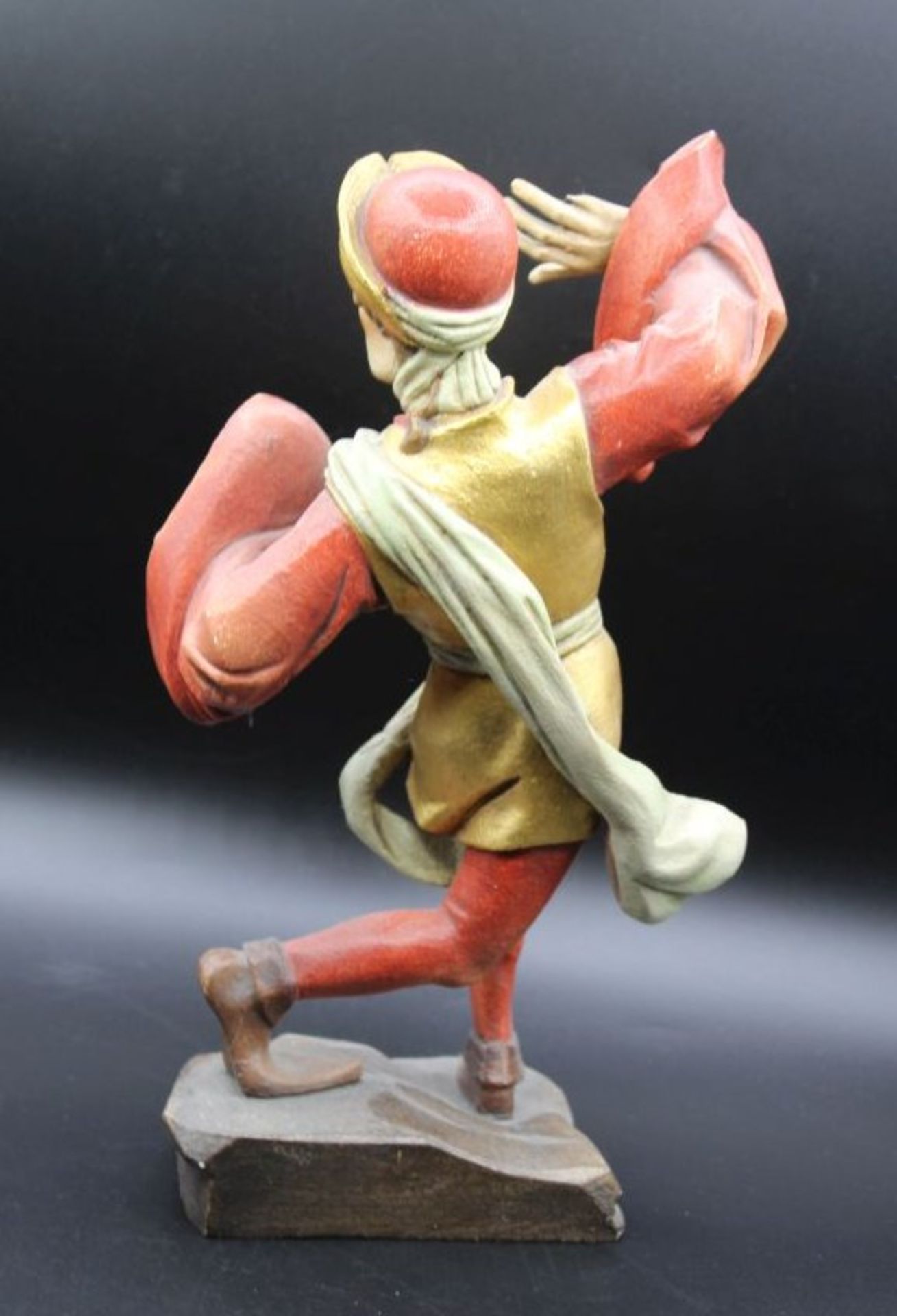 Morisken-Tänzer, Der Prophet, 20. Jhd., Holz farbig gefasst, feine Arbeit, H-27cm B-16cm. - Bild 2 aus 3