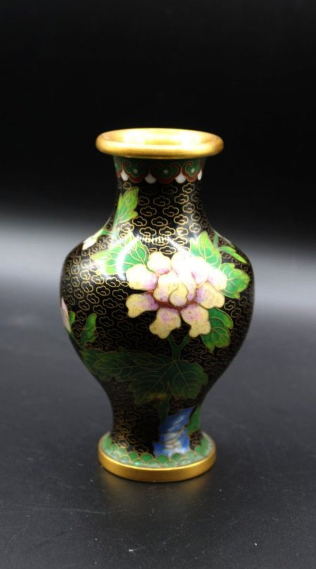 kl. Vase, China, Cloisonné, Floraldekor, H-13cm.