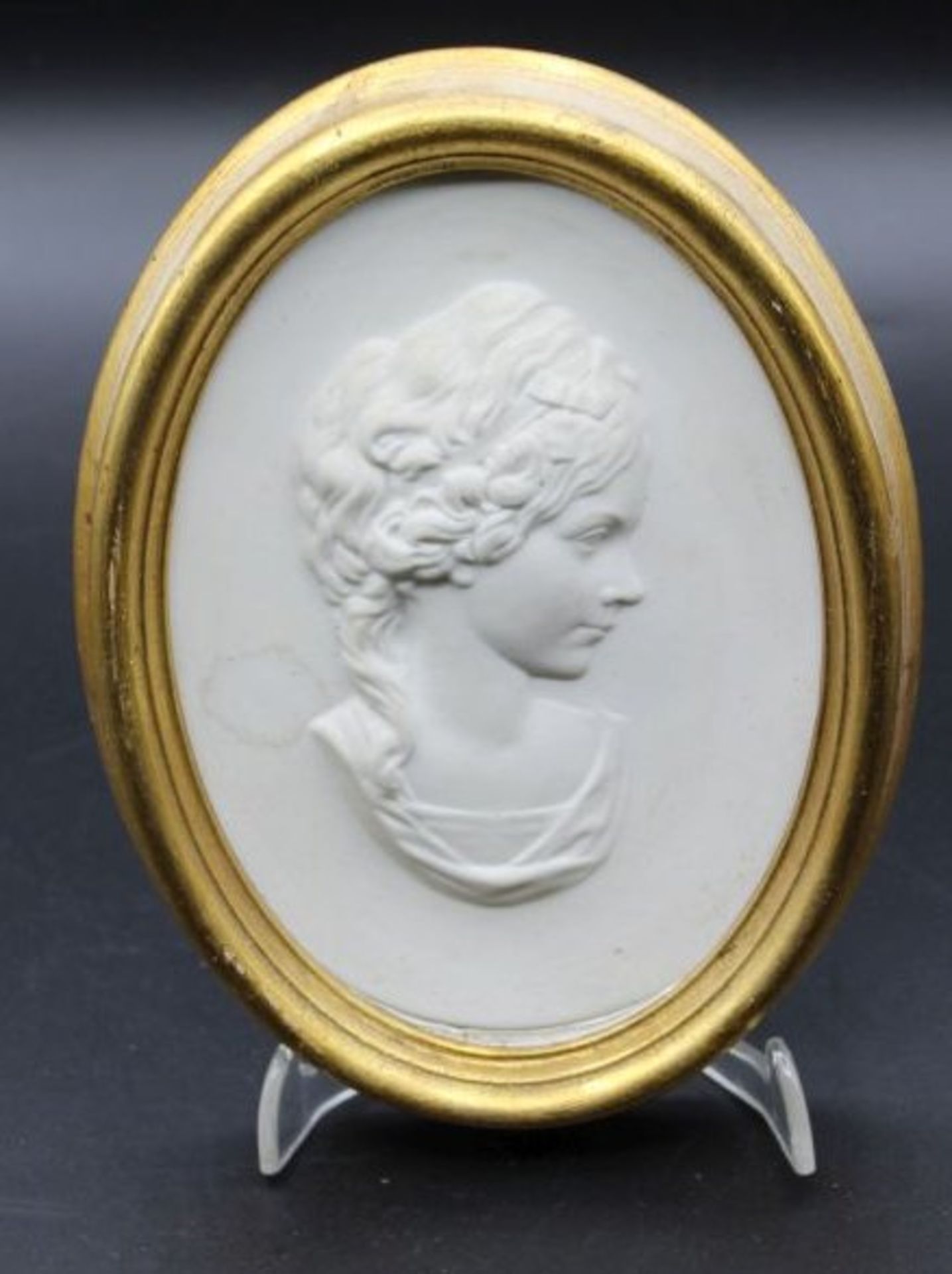 ovale Reliefportrait, Meissen,Bildnis der Frederike, aus der Gruppe der Prinzessinnen, oval gerahmt,