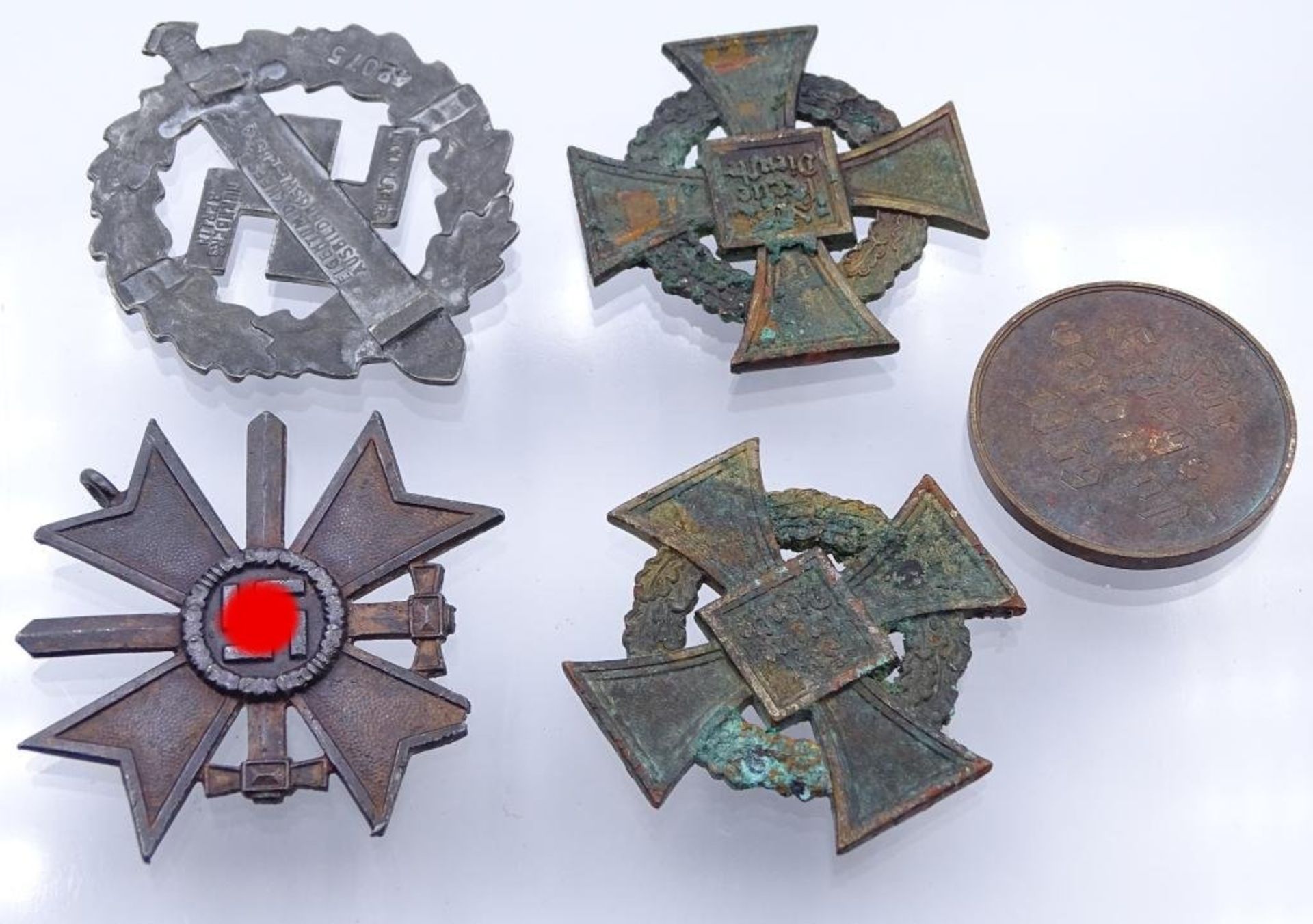 Konvolut Grabenfunde,Abzeichen und Medaille,Alters-u. Gebrauchsspuren - Bild 2 aus 2