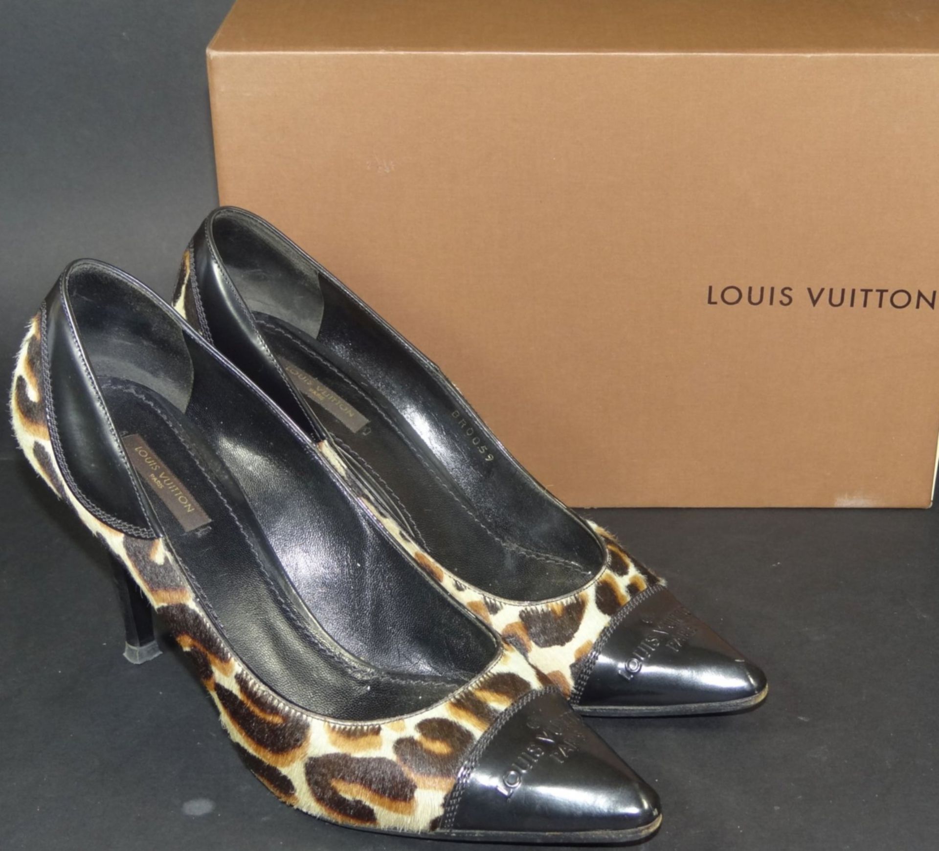 Paar Pumps "Louis Vuitton" in orig. Karton, 38 1/2, gut erhalten mit leichten Tragespuren, Kalb - Bild 2 aus 9