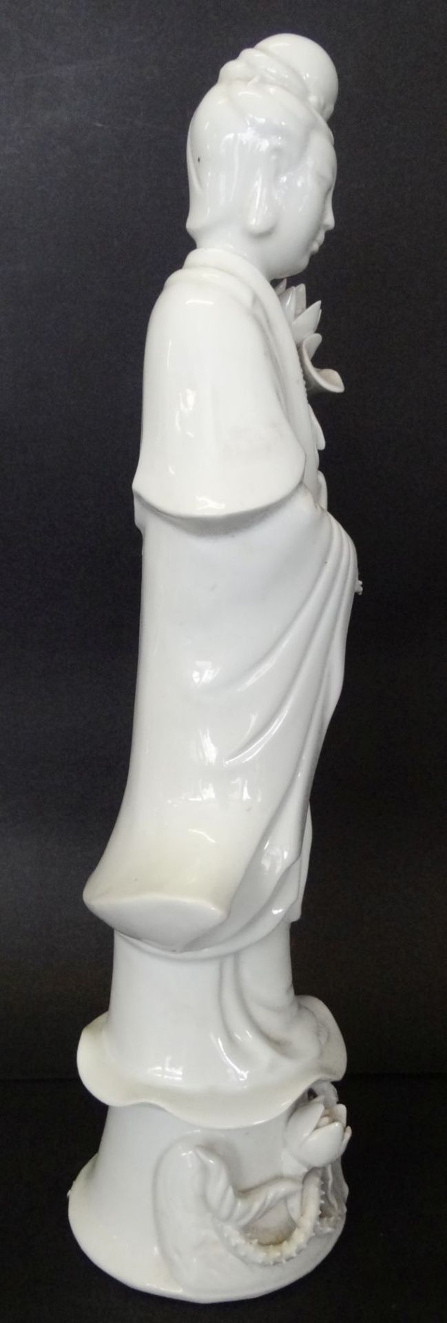 Porzellanfigur,Guan Yin, die chinesische Göttin der Barmherzigkeit, des Mitgefühls, der Güte und der - Bild 6 aus 8