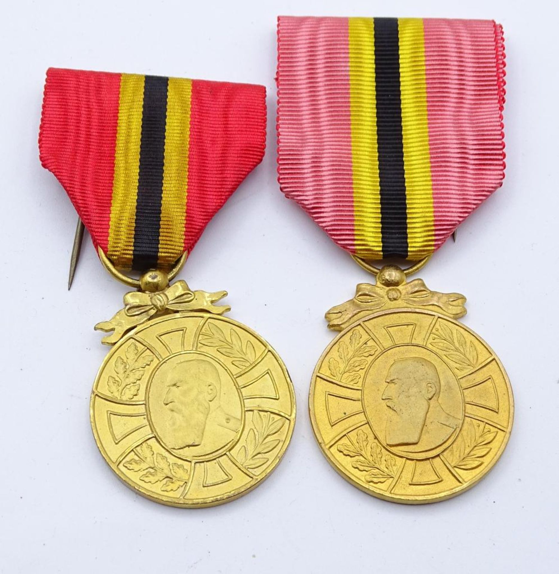 2x Belgischer Orden, König Leopold II Verdienstmedaille ,in Etu - Bild 2 aus 4