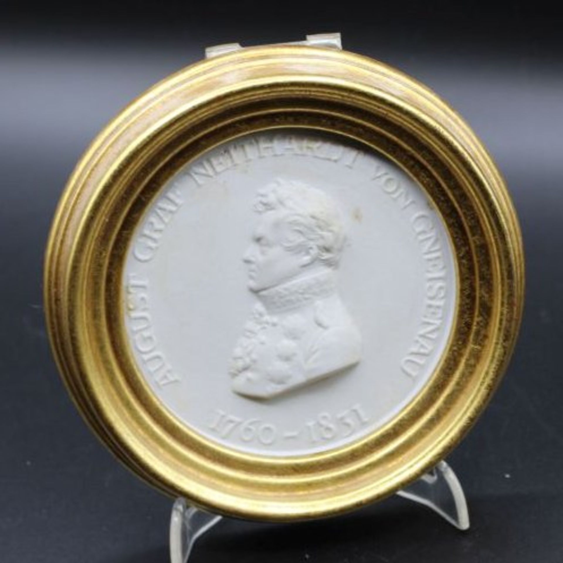 Reliefportrait, Meissen, Bildnis des August Graf Neithardt zu Gneisenau, rund gerahmt, RG 12,5cm.