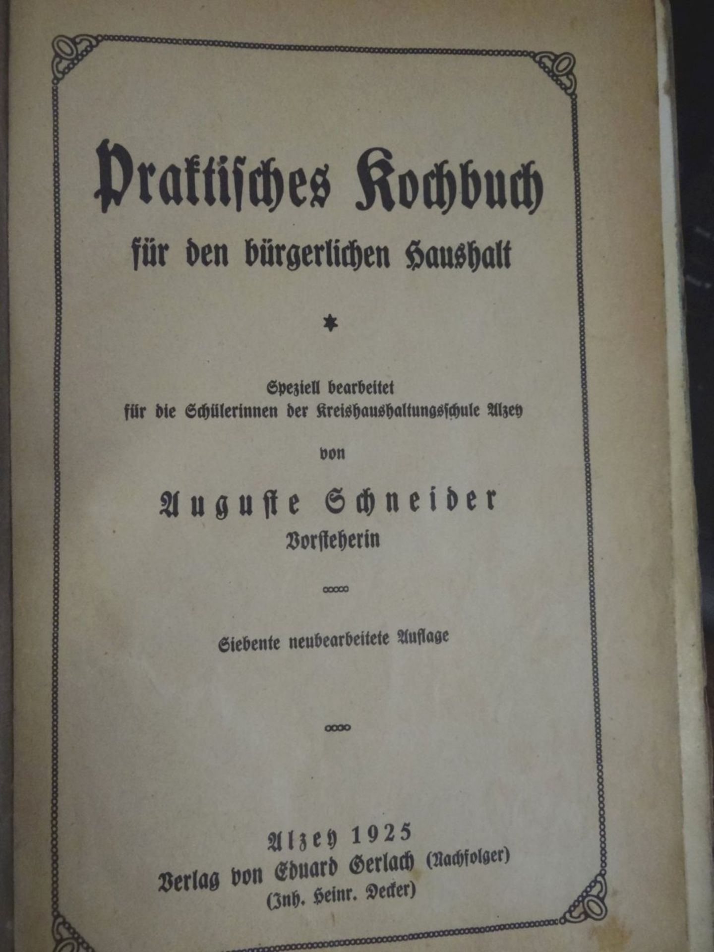 Praktisches Kochbuch von Auguste Schneider, 1925 , Alters-u. Gebrauchsspuren - Bild 3 aus 6