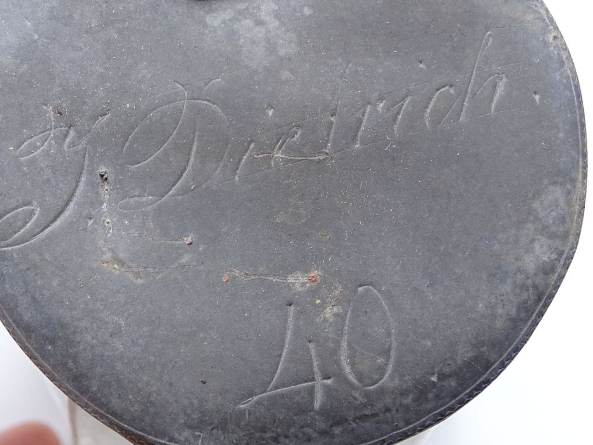 zwei alte Bierkrüge mit Zinndecke,datiert und Namensgravur, 40 43, H-14c - Image 4 of 7